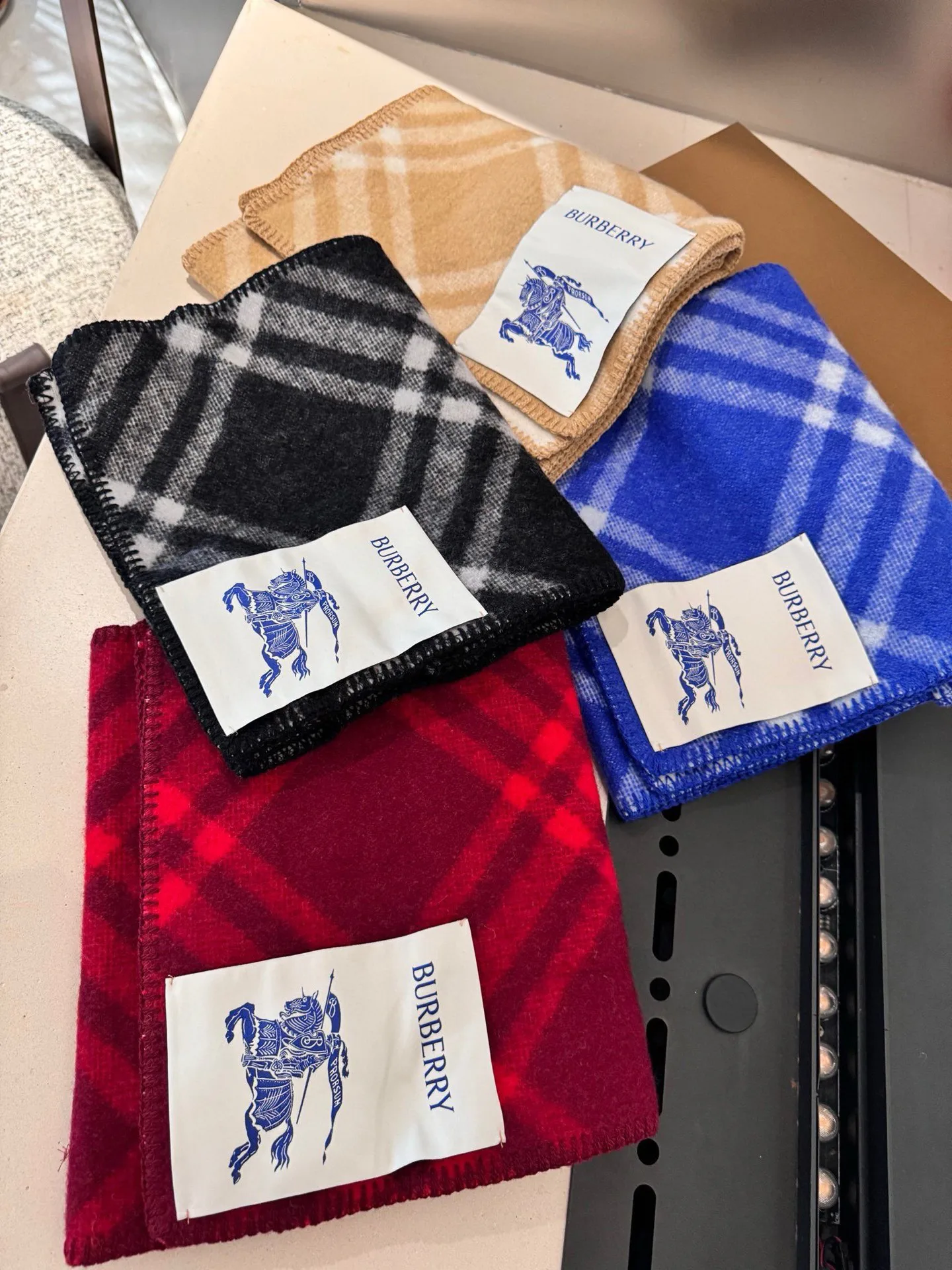 Шарфы Burberry 752641