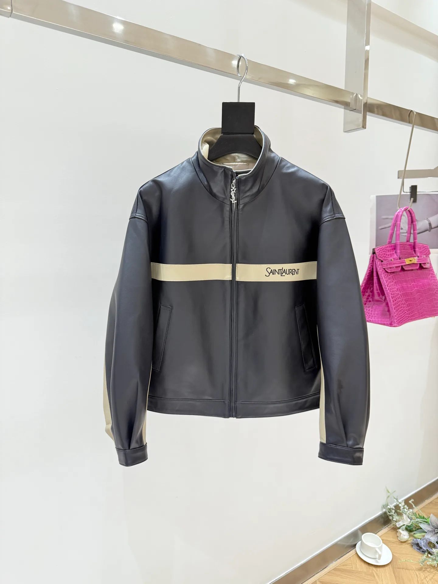 Кожаные Куртки И Дублёнки Женские Saint Laurent 18083033