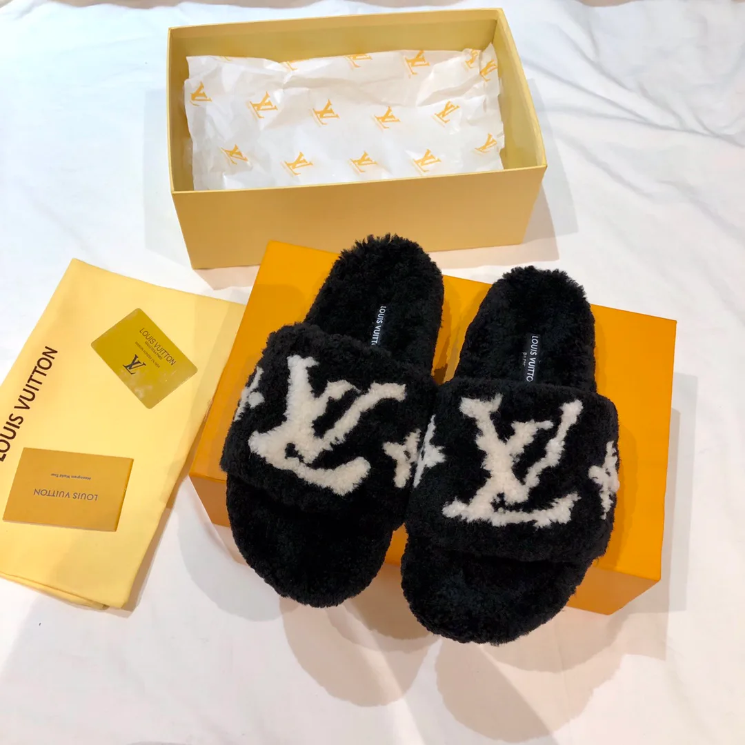 Тапочки Женские Louis Vuitton 18034624