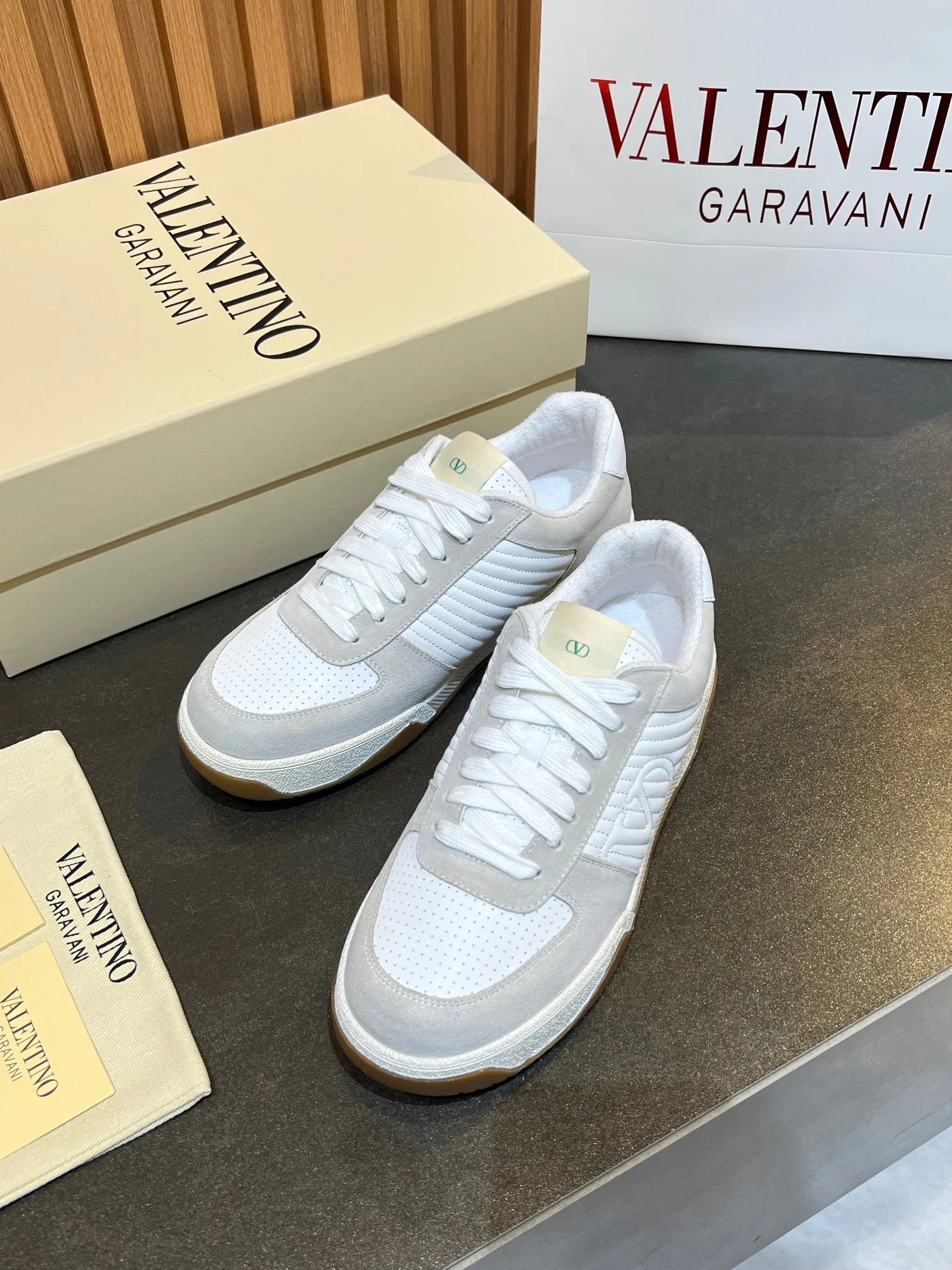 Кроссовки Женские Valentino 11679383