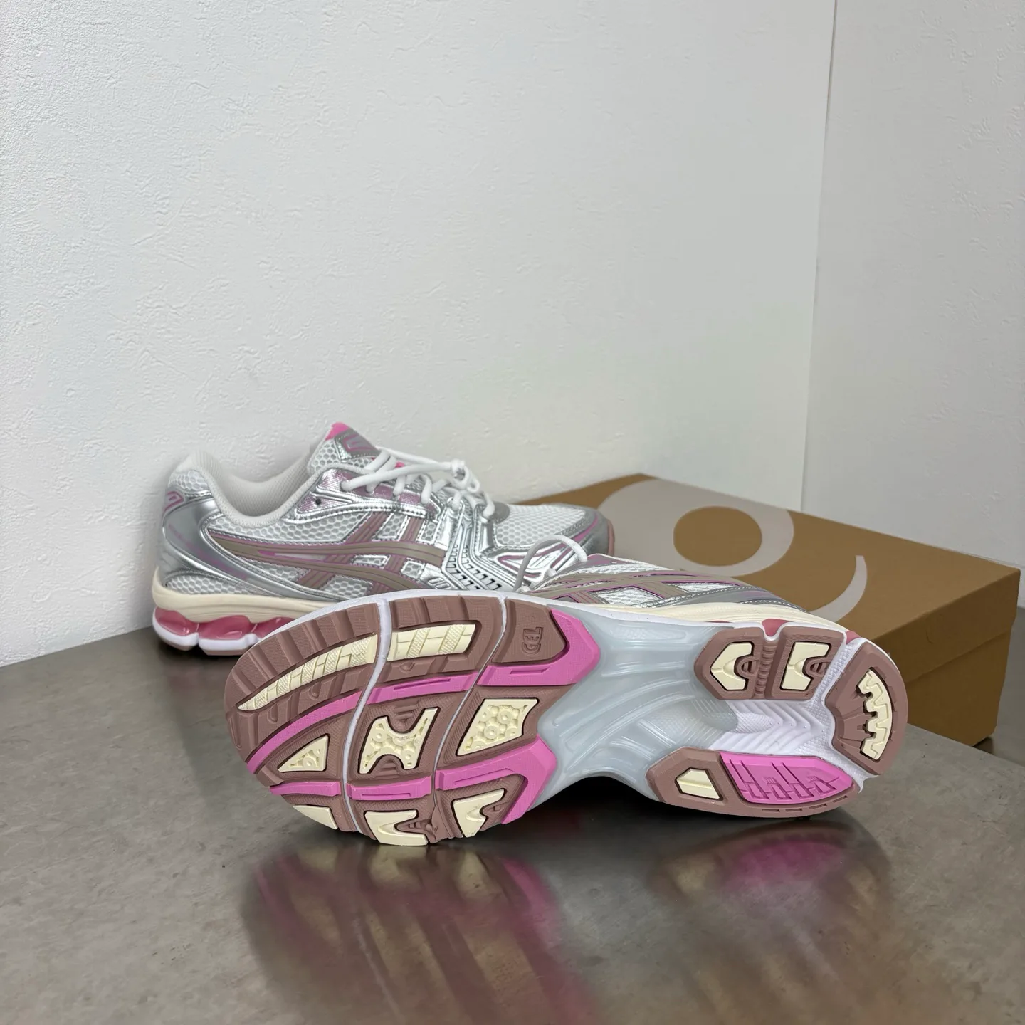 Кроссовки Женские Asics 18744164