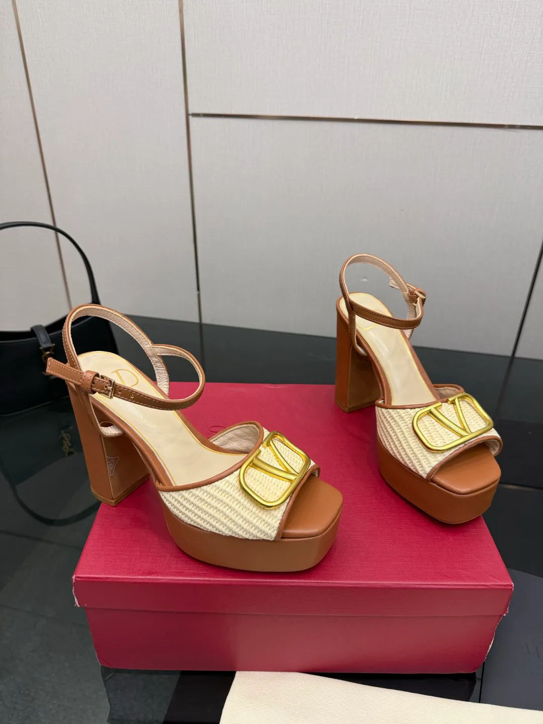 Босоножки Женские Valentino 13241318