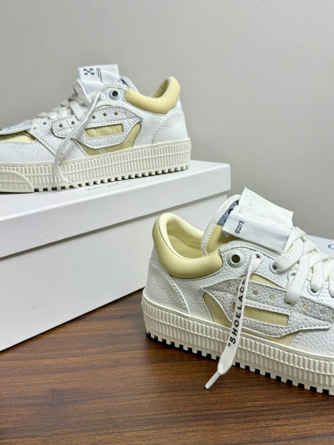Кроссовки Женские Off-White 18943154