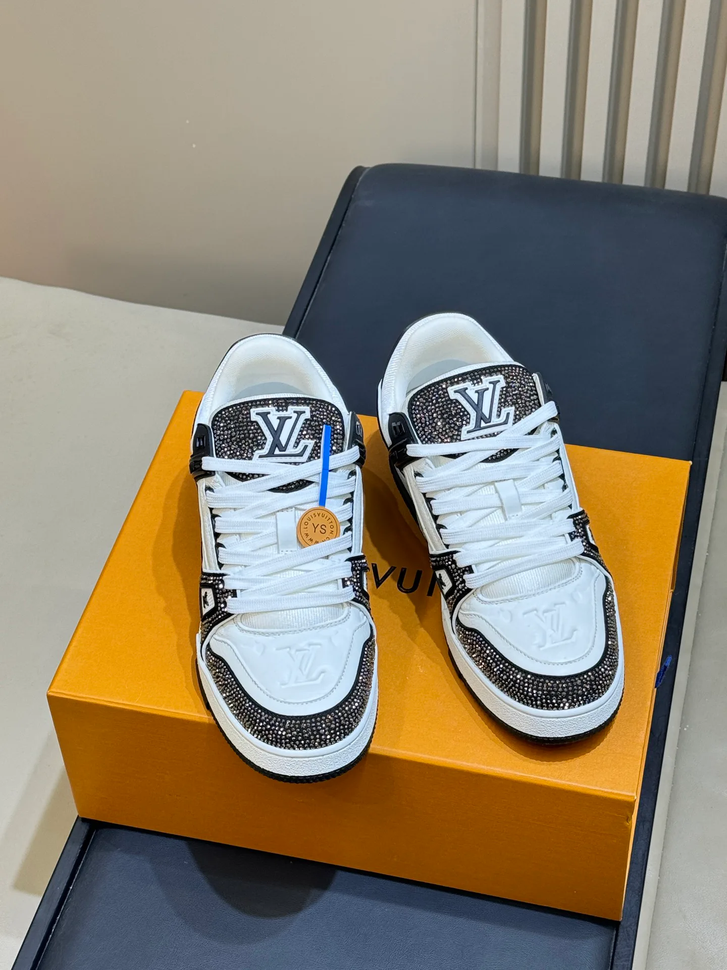 Кроссовки Женские Louis Vuitton 18073568