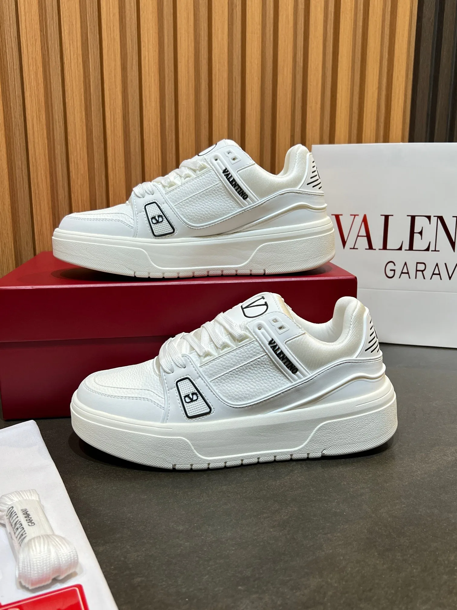 Кроссовки Женские Valentino 11575955