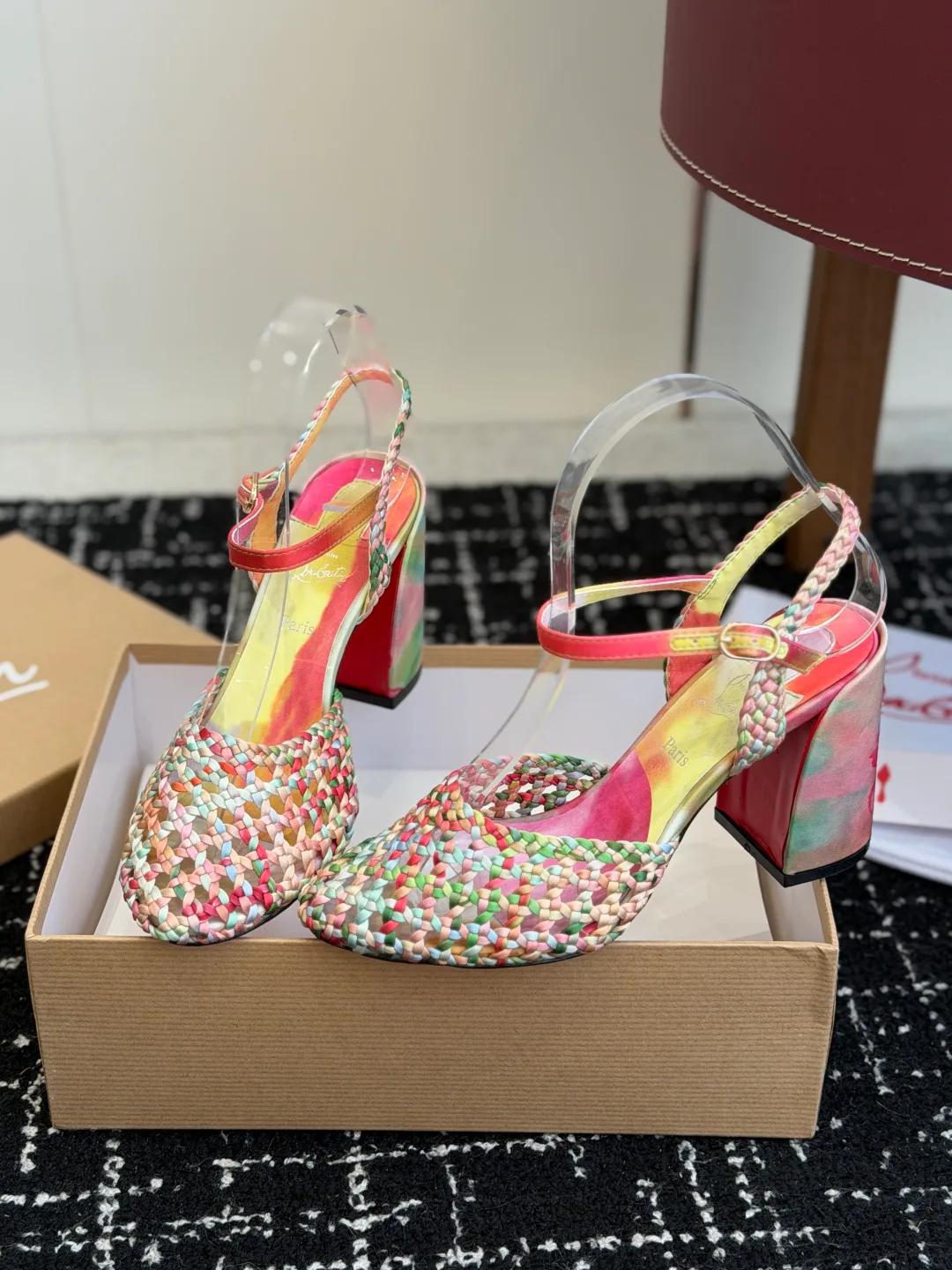 Босоножки Женские Christian Louboutin 19633361