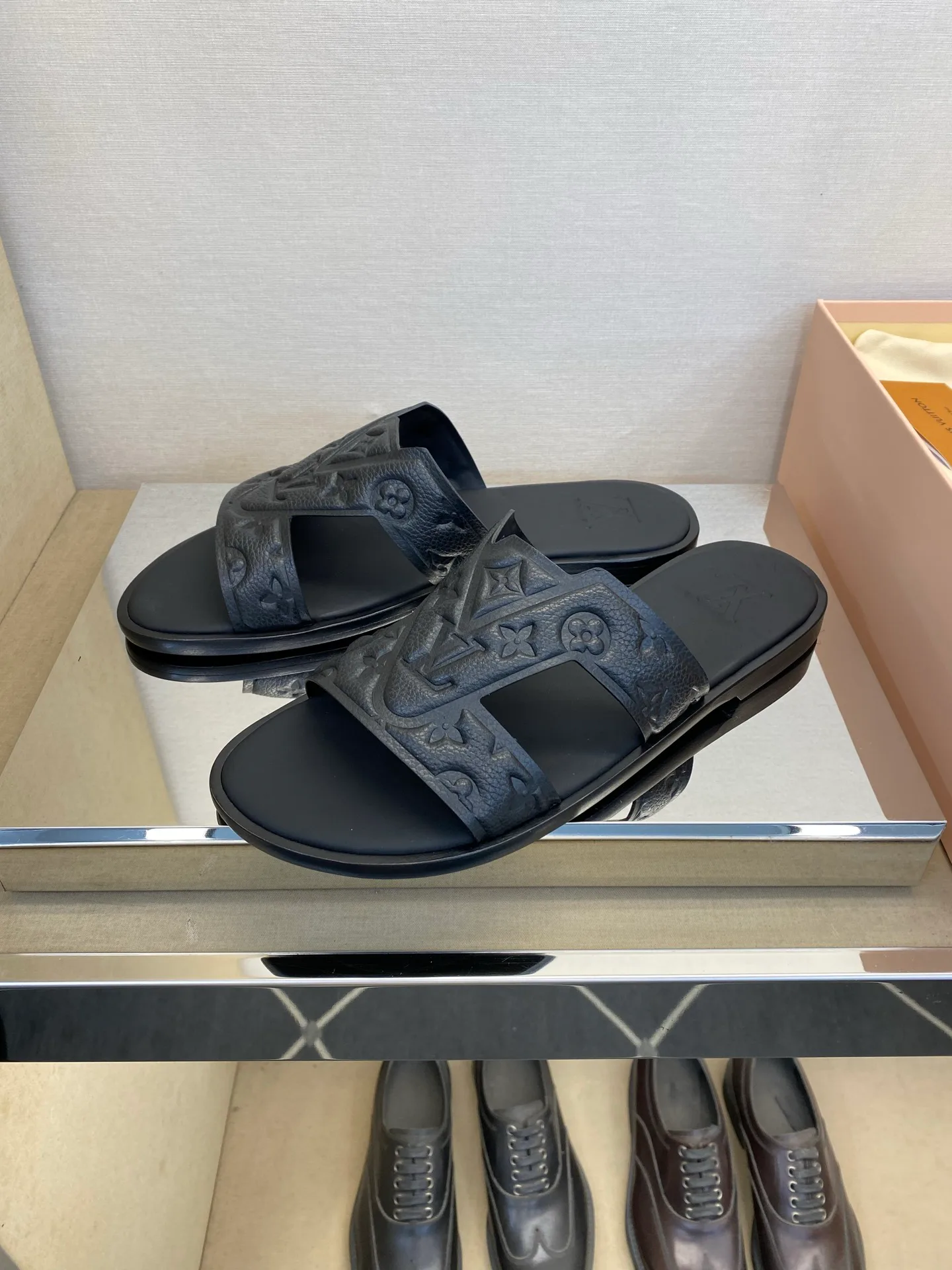 Шлепанцы Мужские Louis Vuitton 11956890