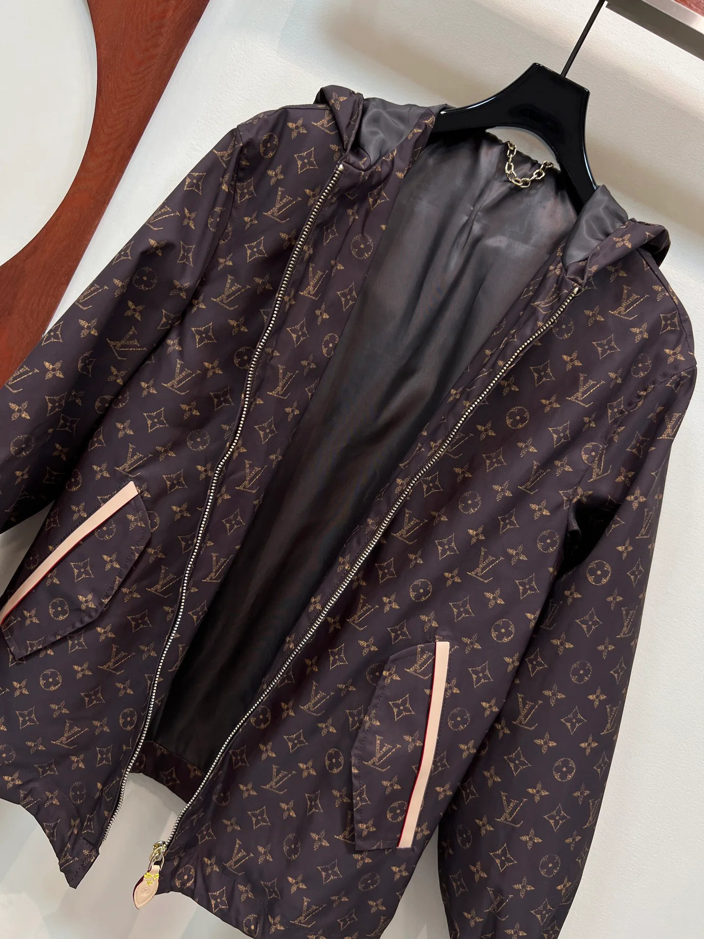 Куртки И Пуховики Женские Louis Vuitton 18408133