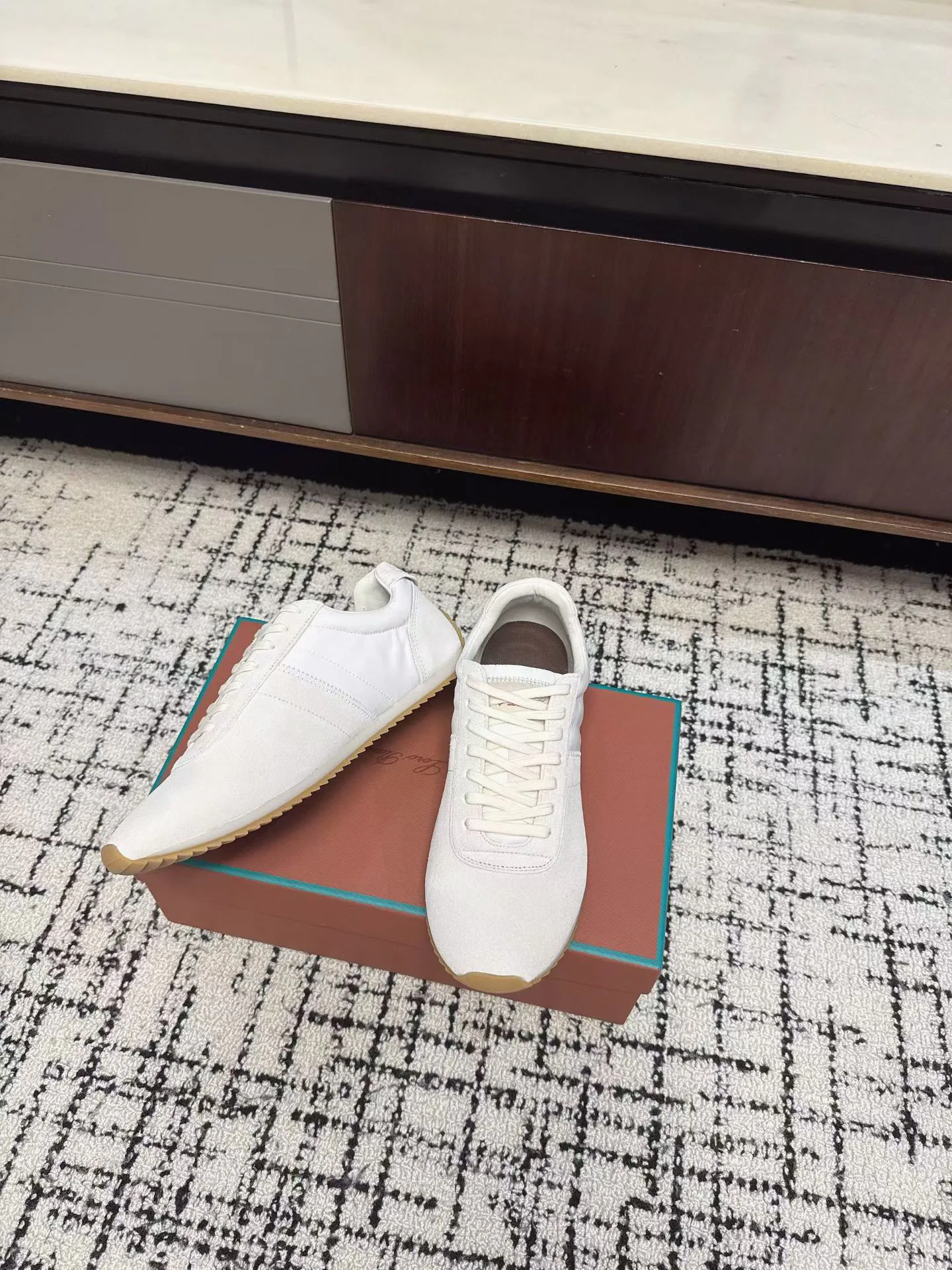 Кроссовки Женские Loro Piana 17335018