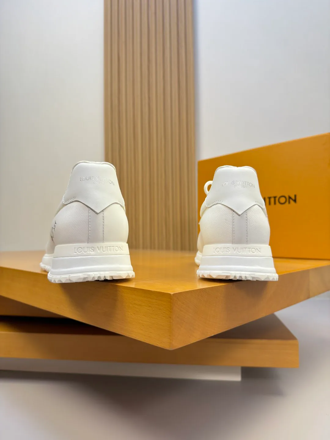Кроссовки Мужские Louis Vuitton 17955085