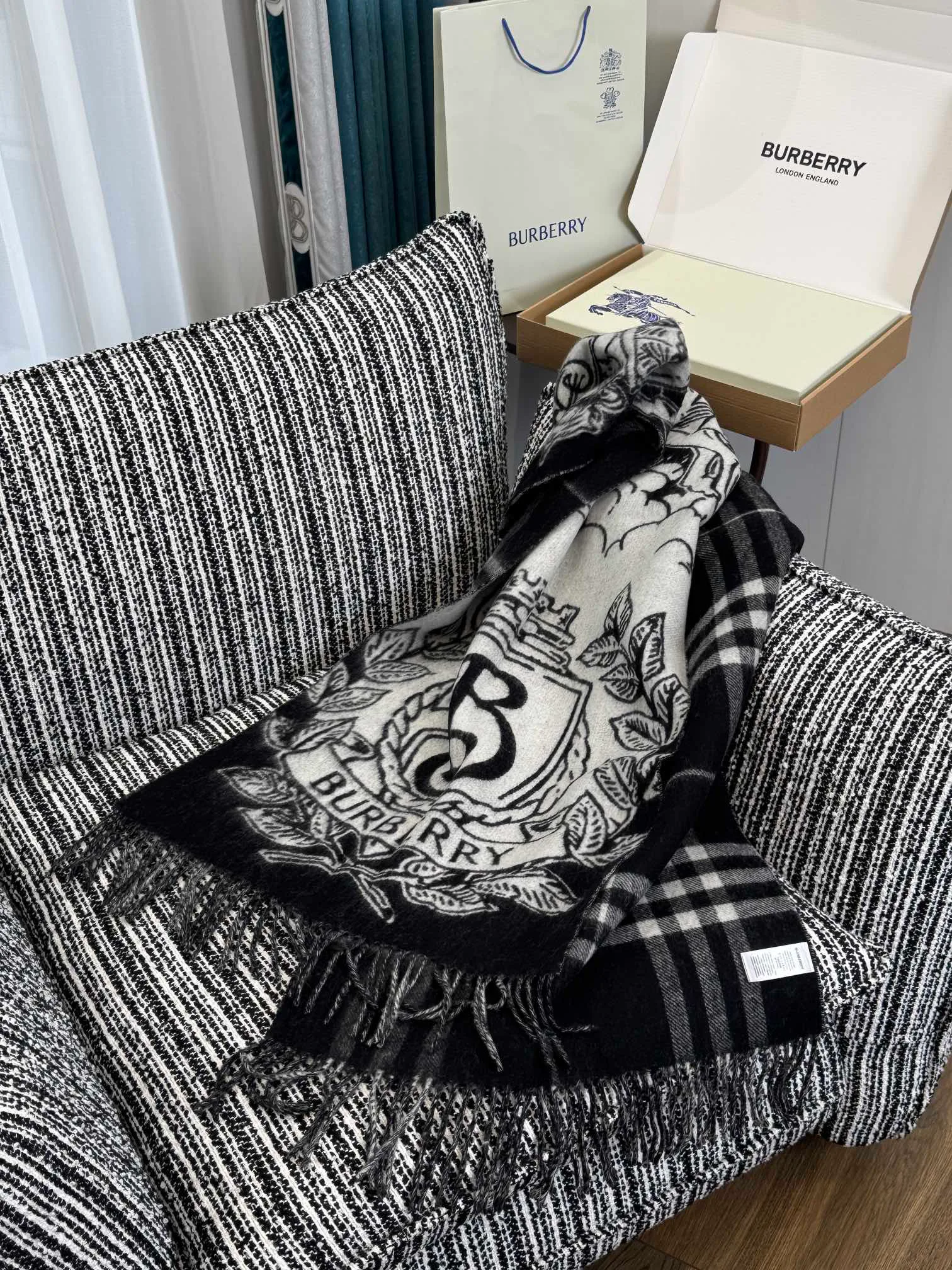 Шарфы Burberry 18287428