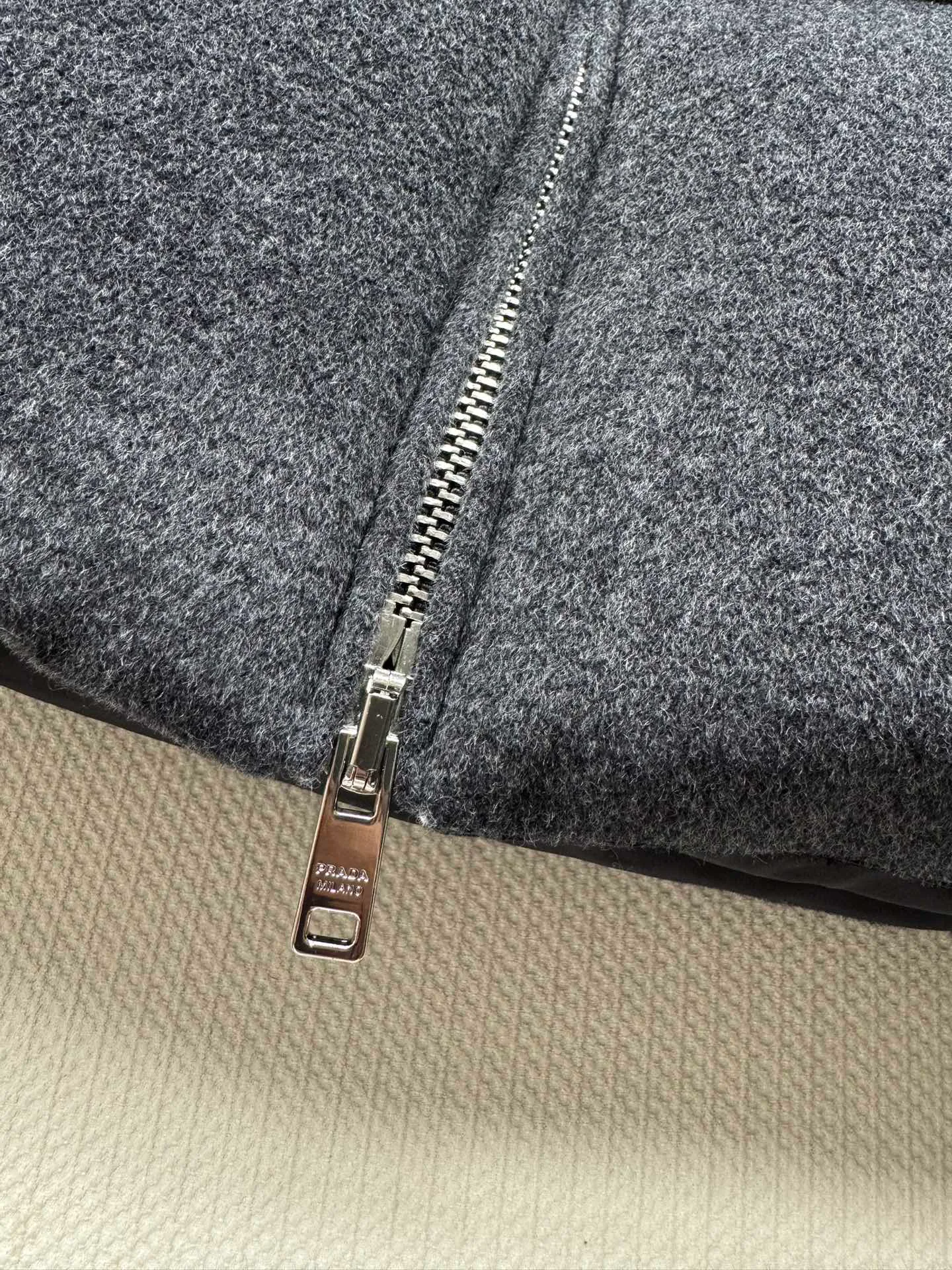 Куртки И Пуховики Женские Prada 18858567