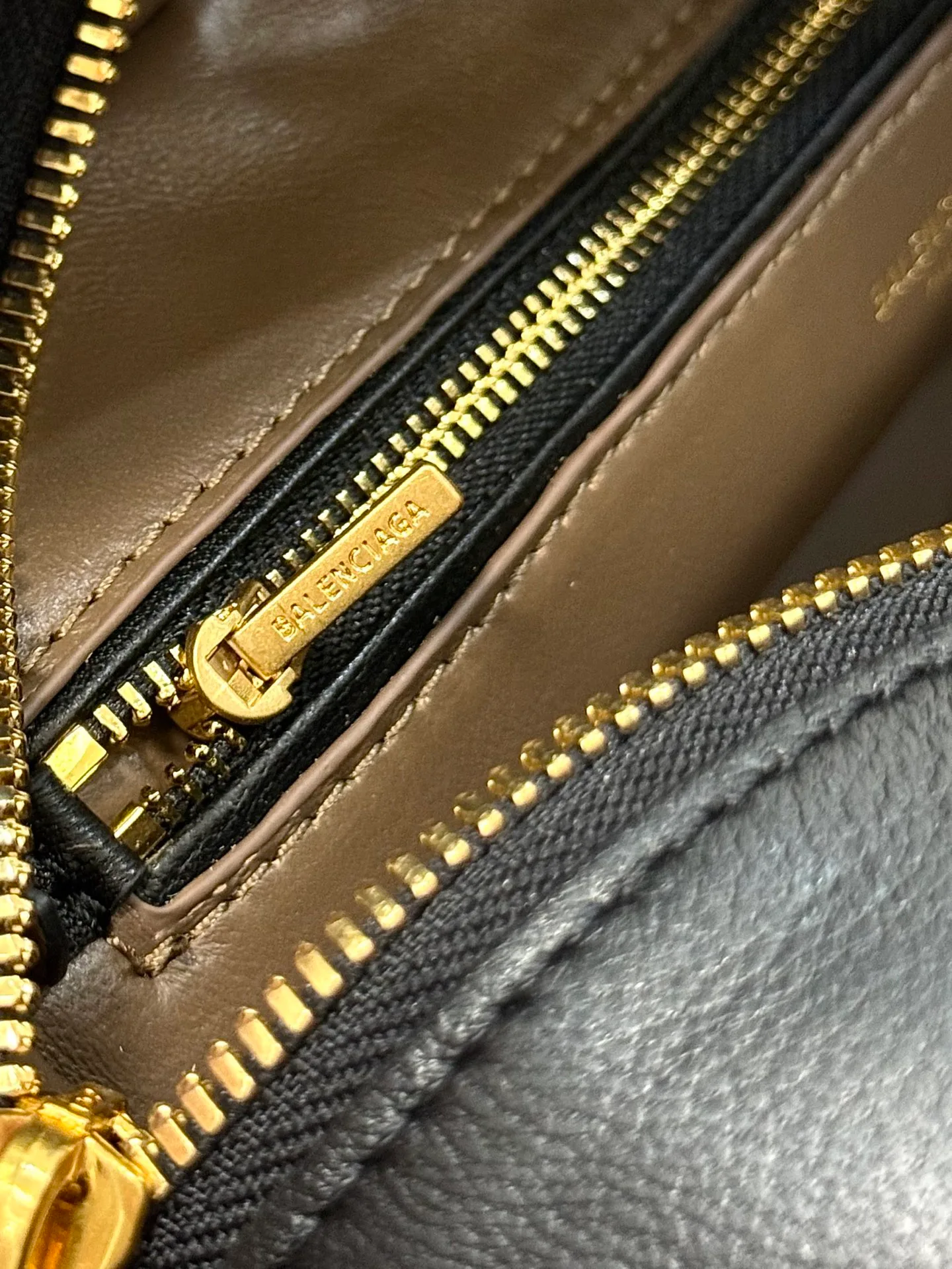 Классические Сумки Женские Balenciaga 18136030
