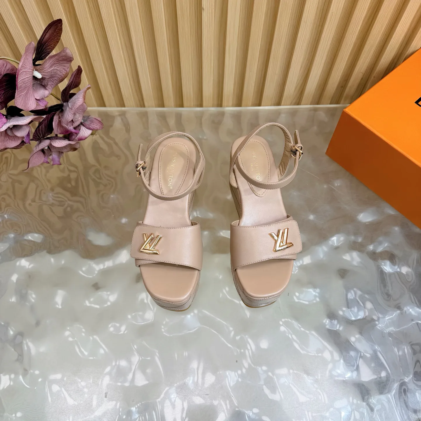 Босоножки Женские Louis Vuitton 12615444