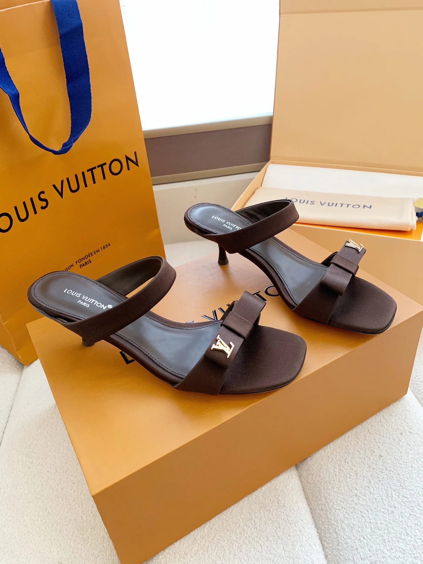 Босоножки Женские Louis Vuitton 13084440