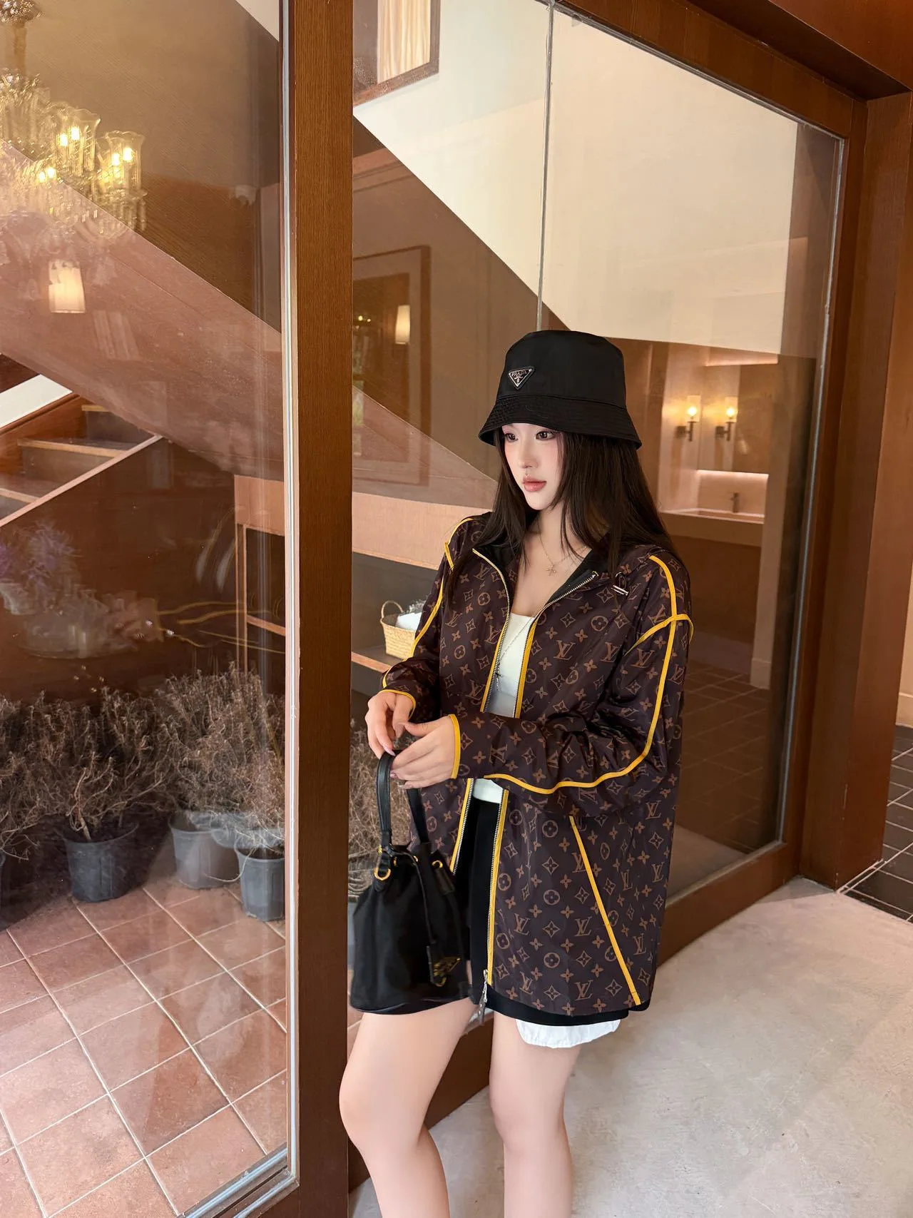 Куртки И Пуховики Женские Louis Vuitton 18167406