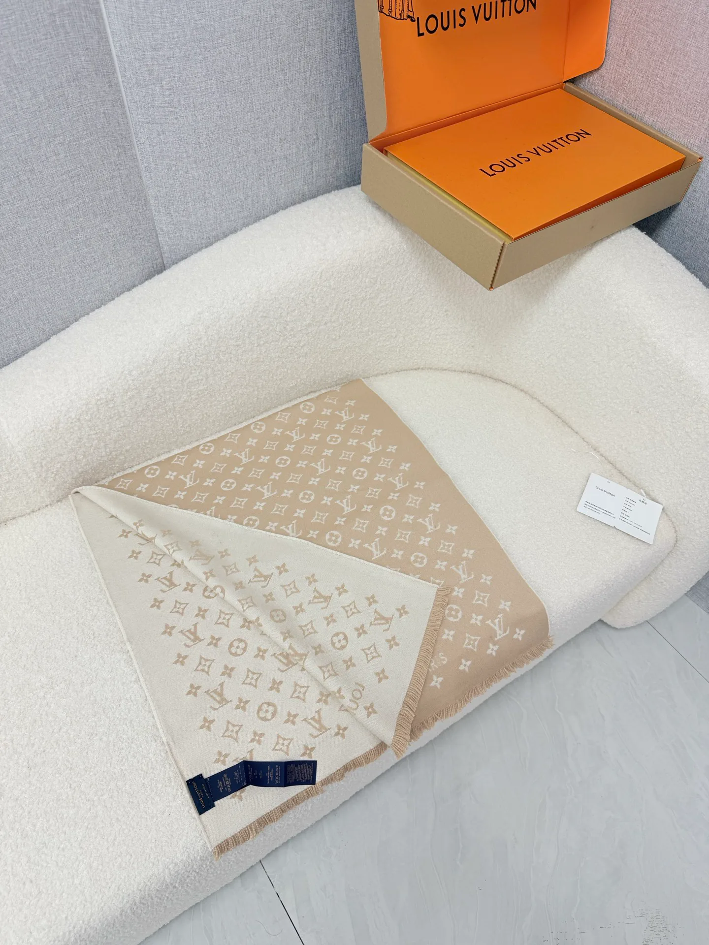 Шарфы Louis Vuitton 18627340