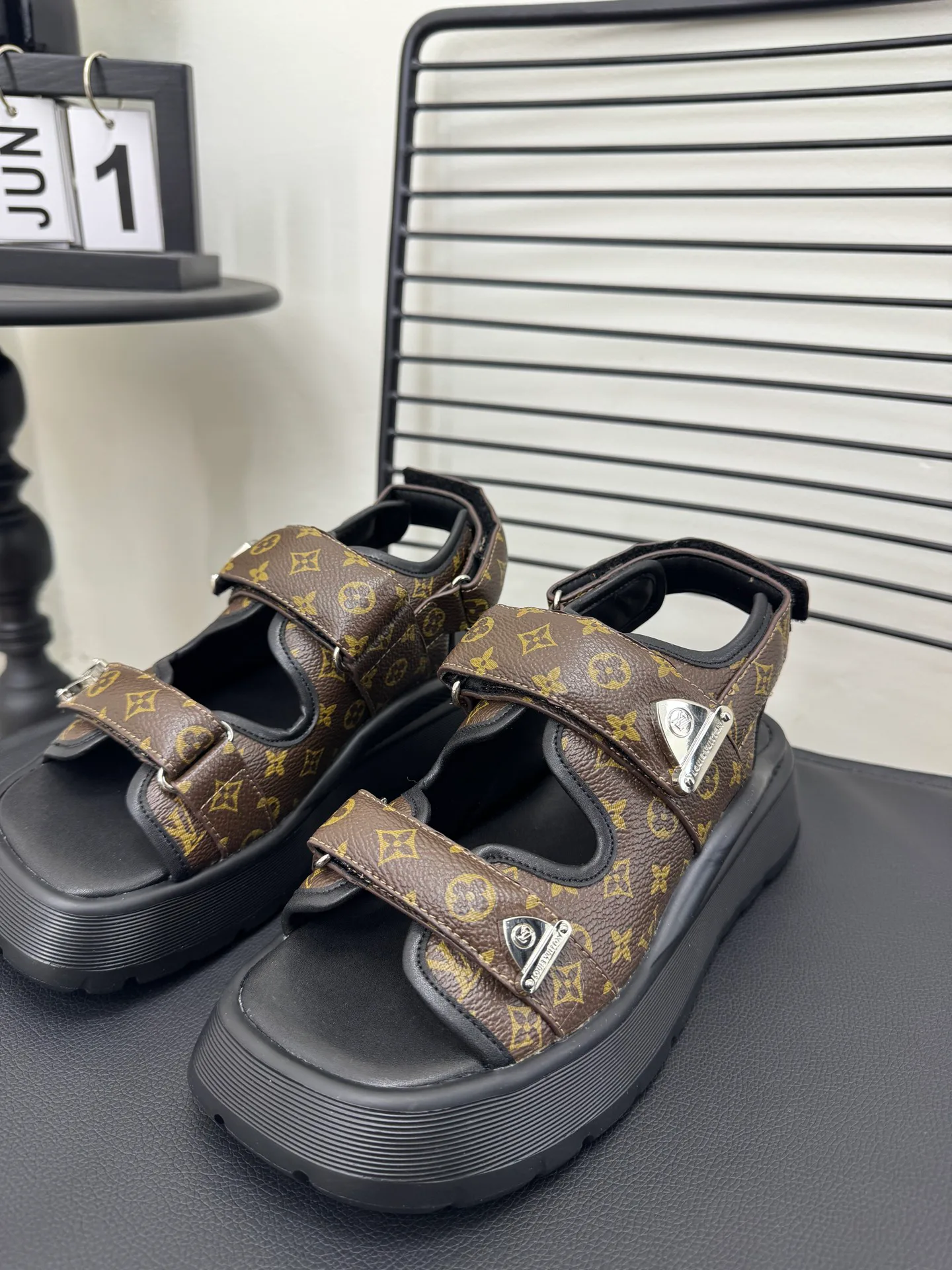 Сандалии Женские Louis Vuitton 11055246