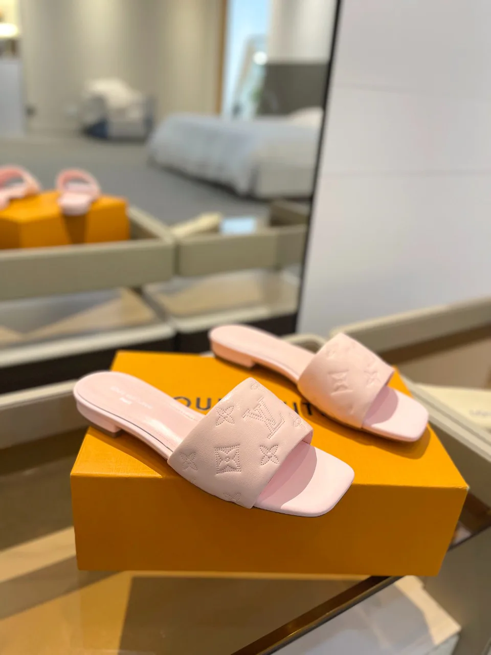 Шлепанцы Женские Louis Vuitton 22061