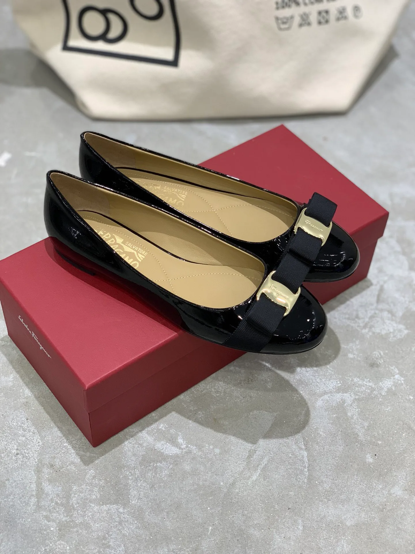 Балетки Женские Salvatore Ferragamo 18340632