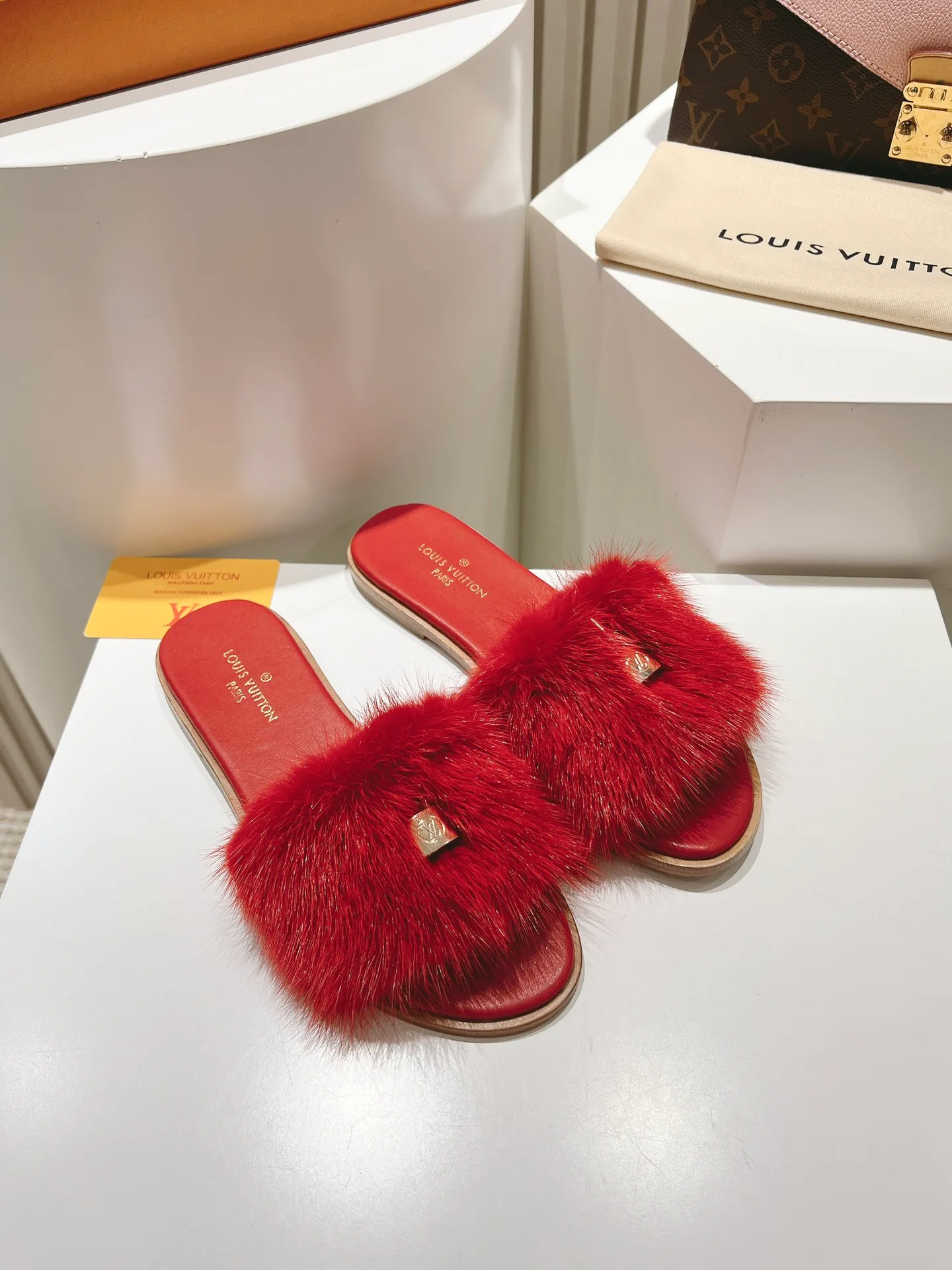 Шлепанцы Женские Louis Vuitton 11190729