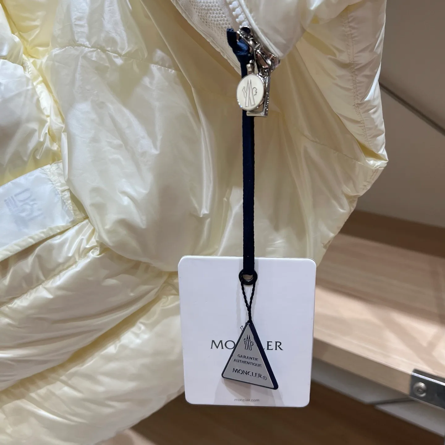 Куртки И Пуховики Женские Moncler 18043628