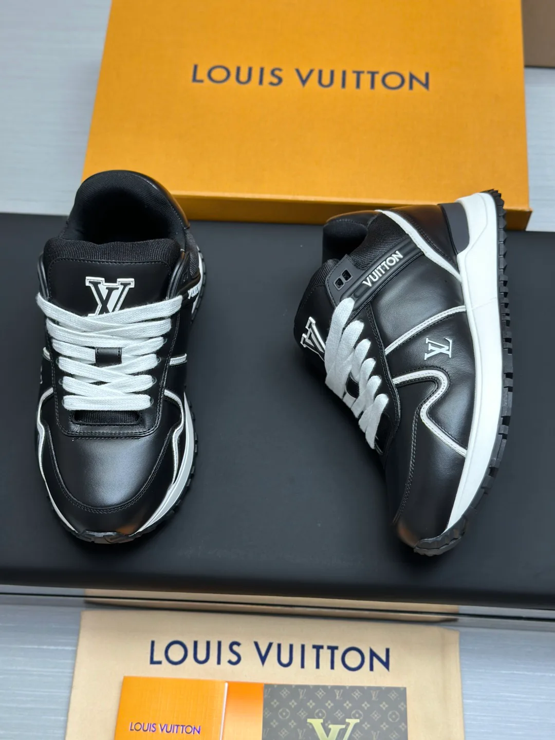 Кроссовки Женские Louis Vuitton 11073659