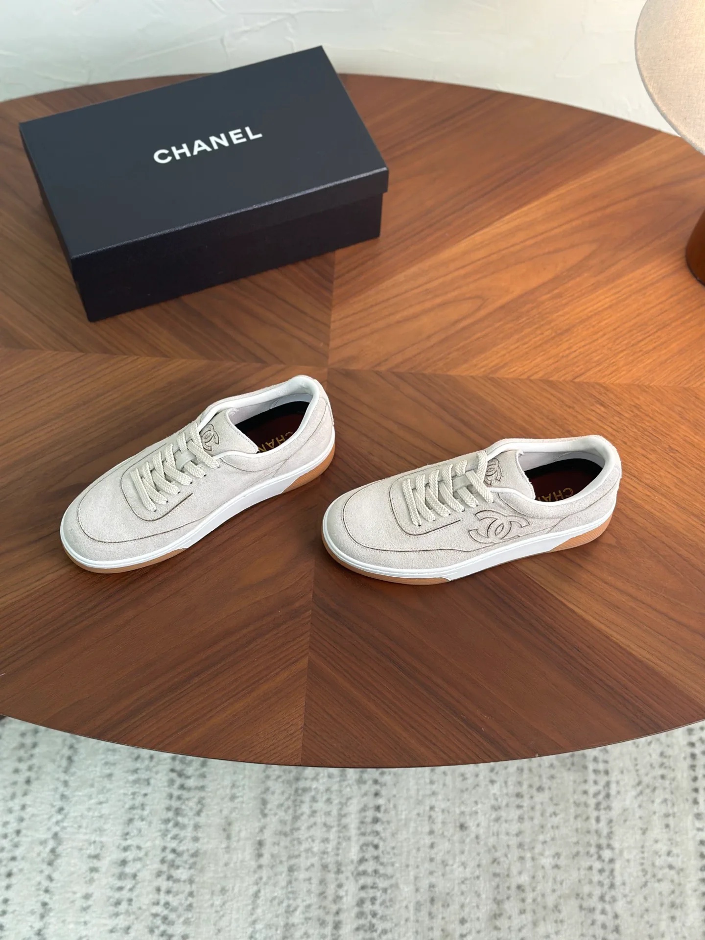 Кроссовки Женские Chanel 18329930