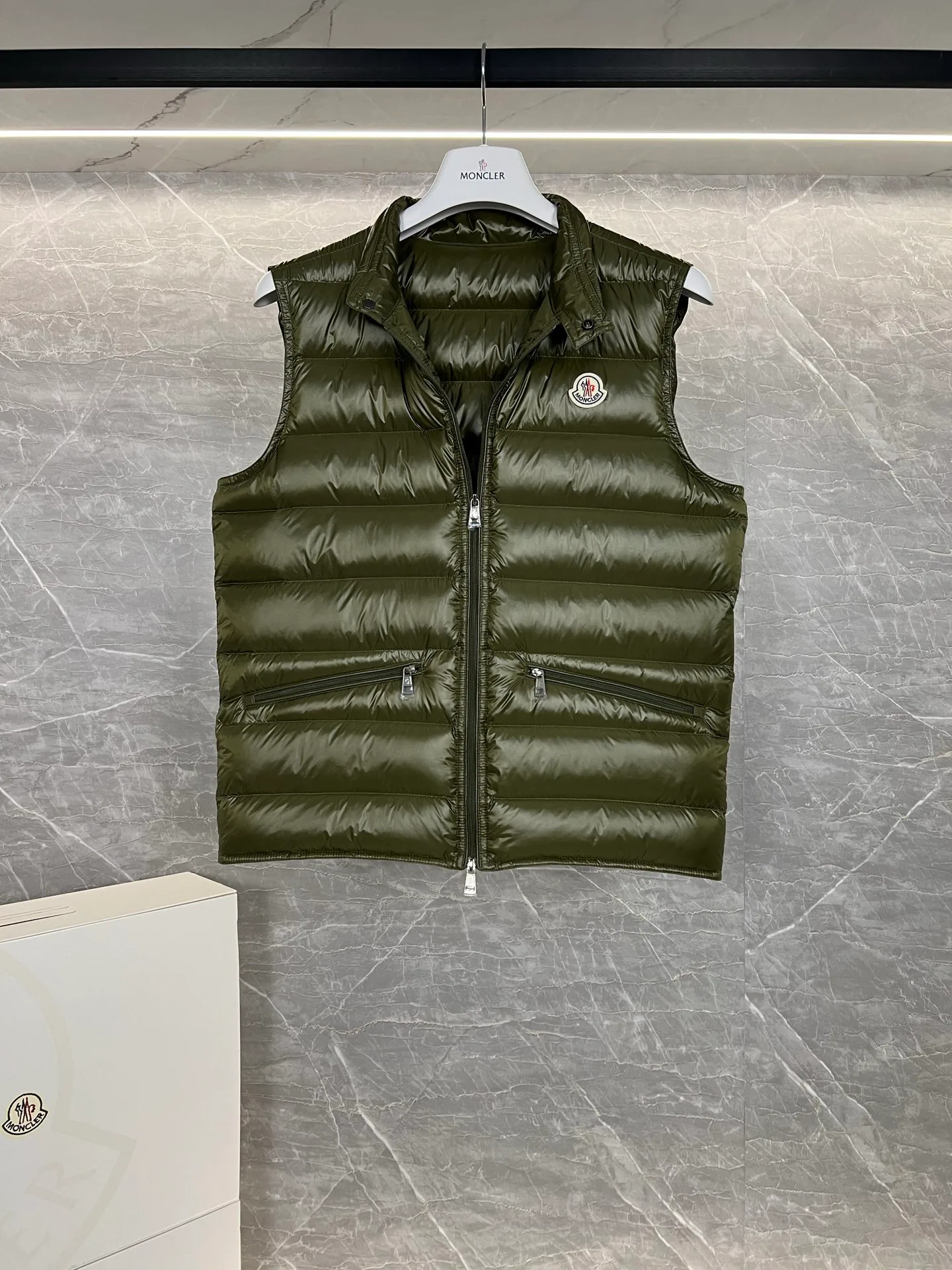 Жилеты Женские Moncler 18111329