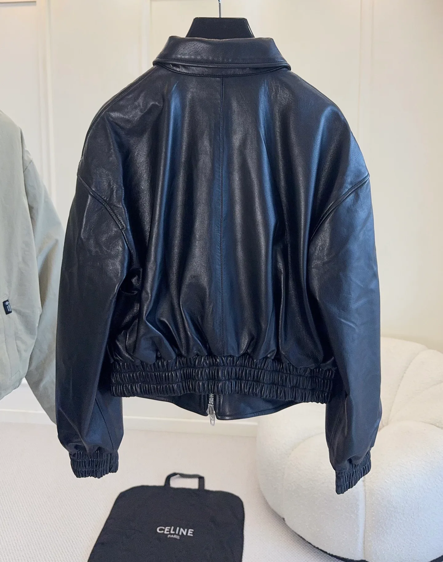 Кожаные Куртки И Дублёнки Женские Celine 18603307