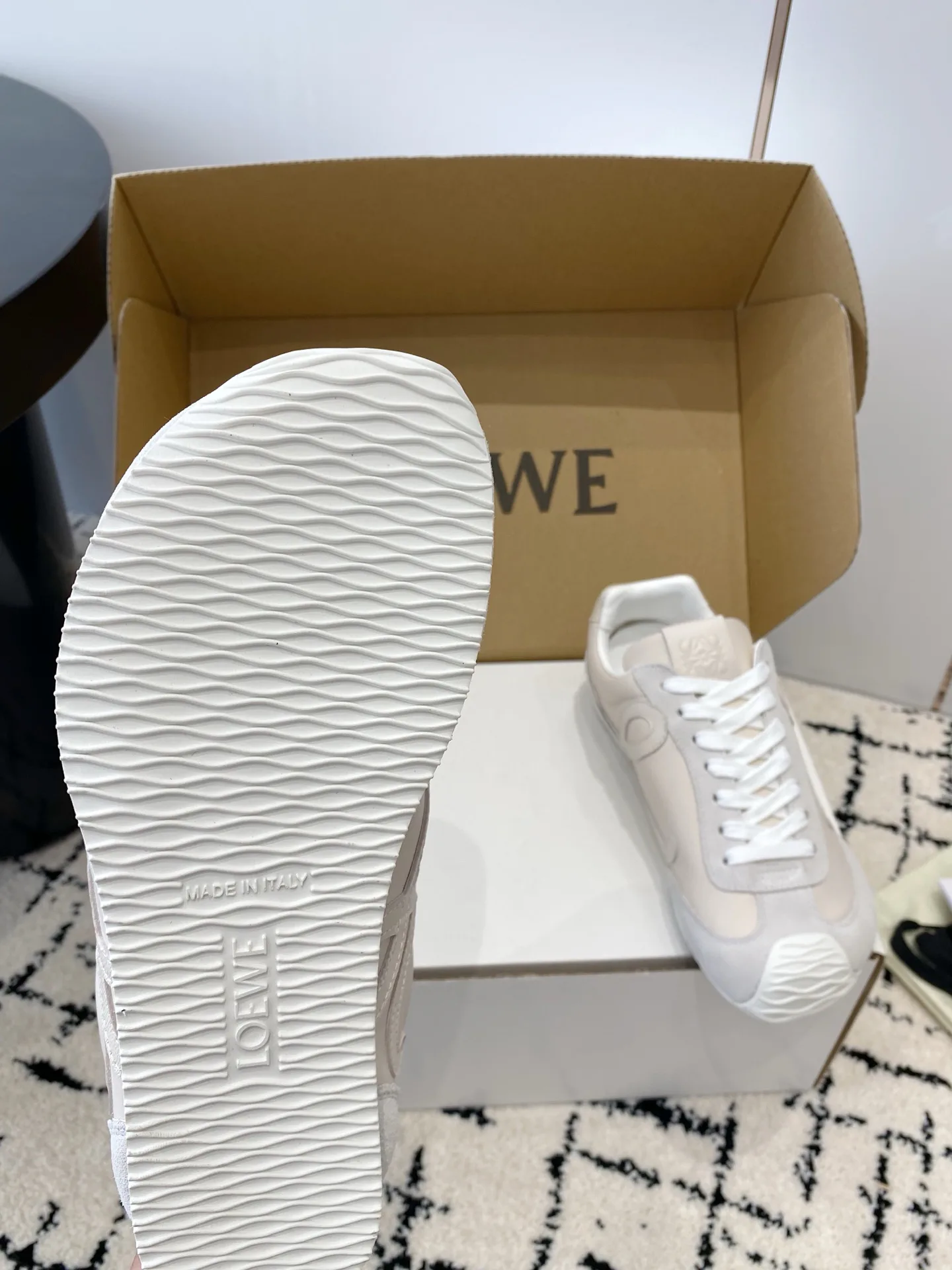 Кроссовки Женские Loewe 18268853