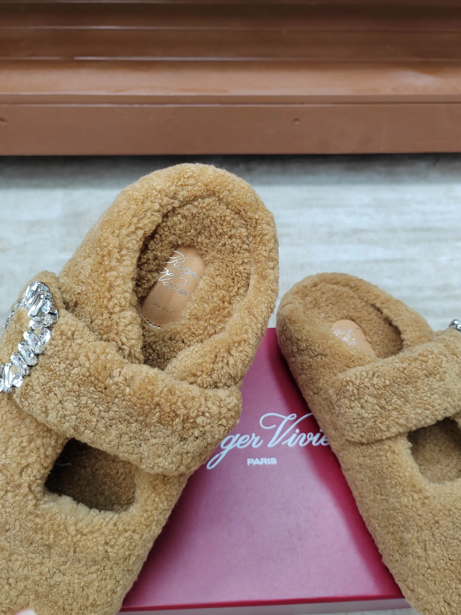 Тапочки Женские Roger Vivier 17852286