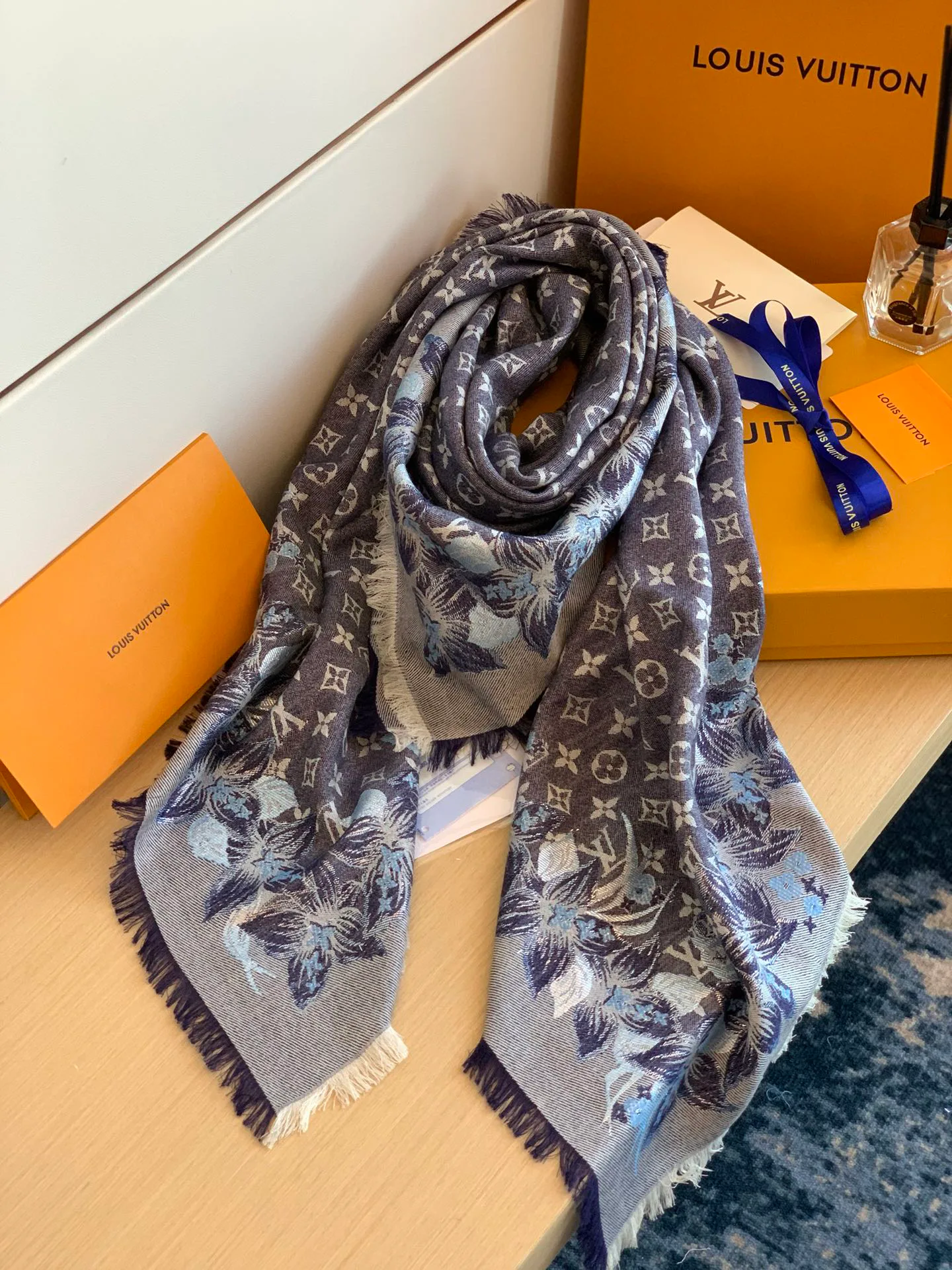 Шарфы Louis Vuitton 136764