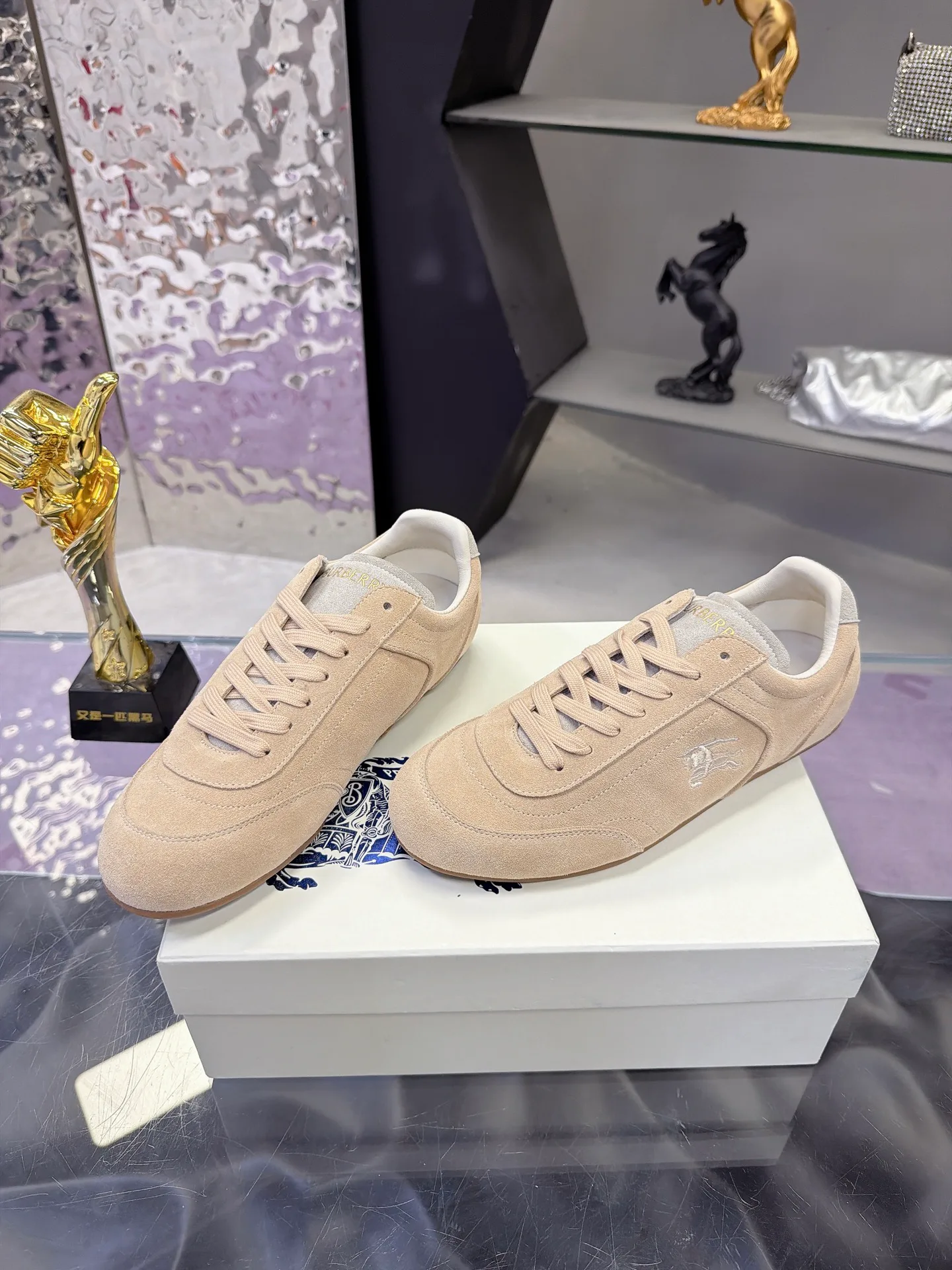 Кроссовки Женские Burberry 18025567