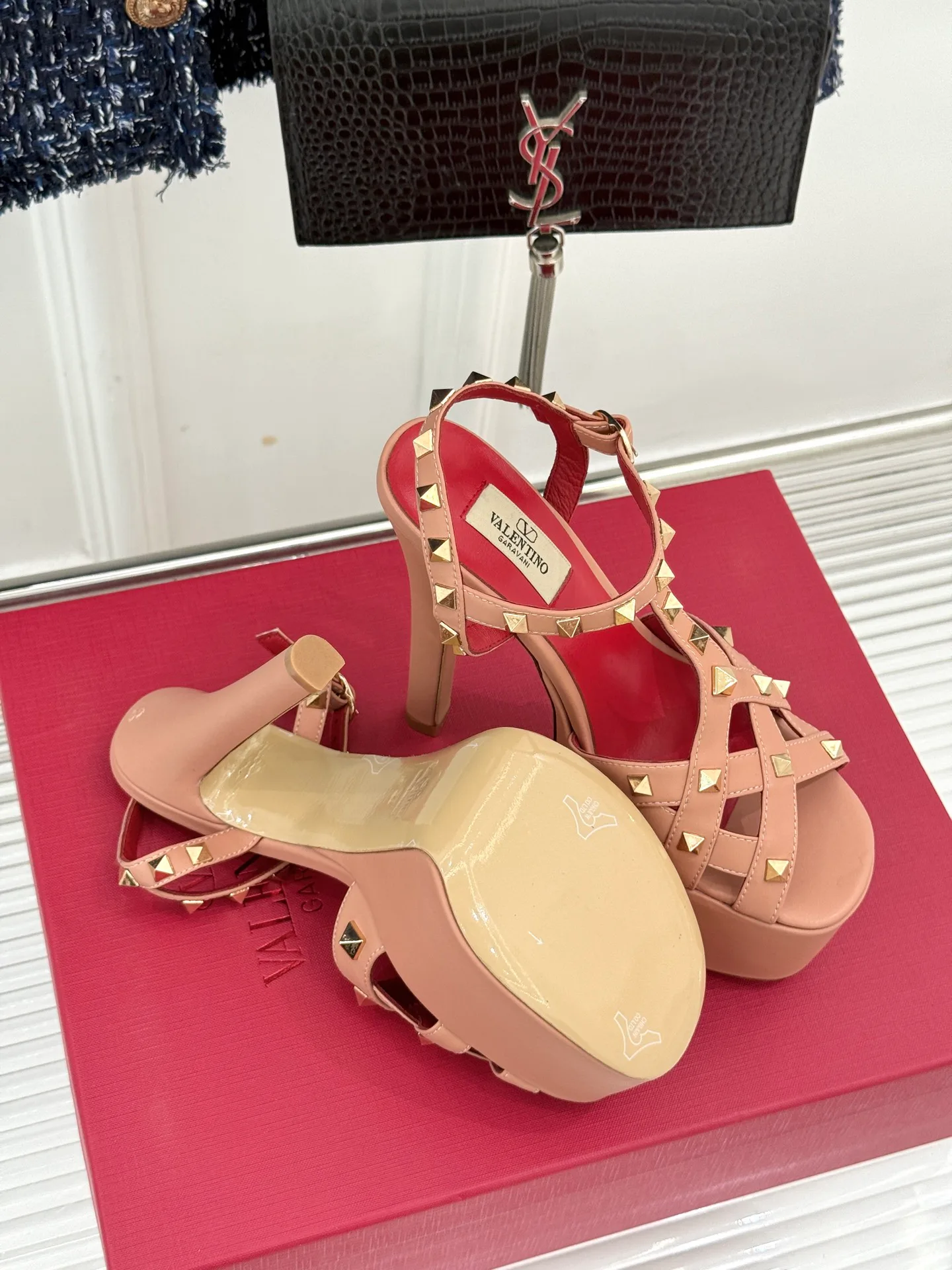 Босоножки Женские Valentino 18198296