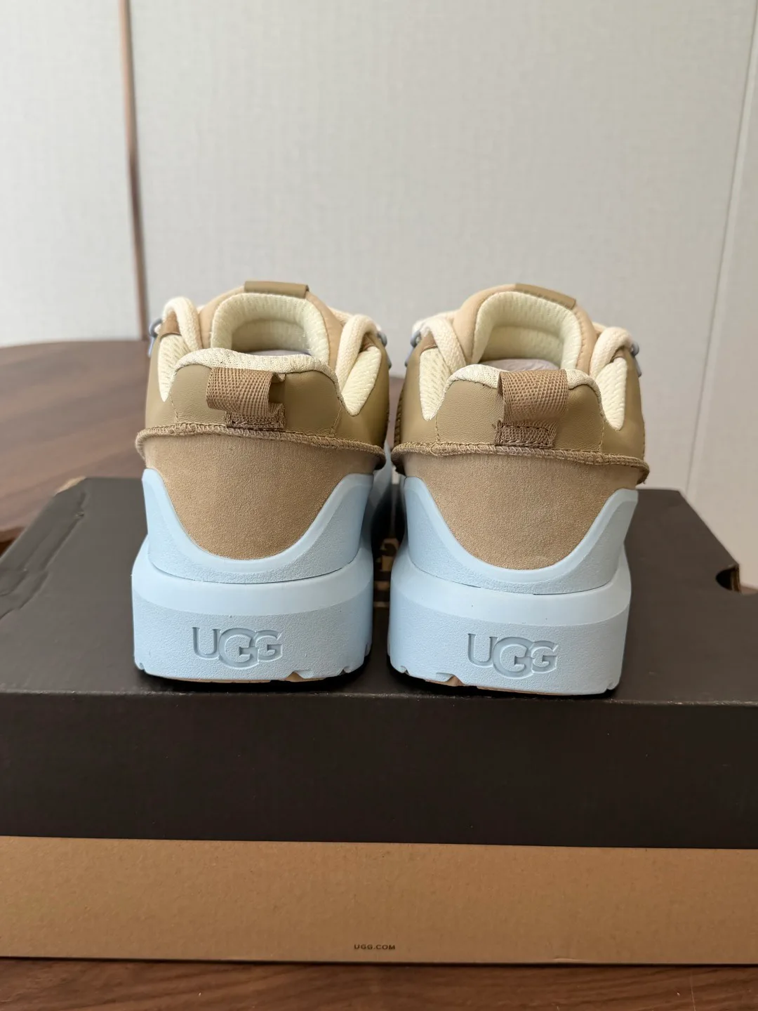 Кроссовки Женские Ugg 18796509