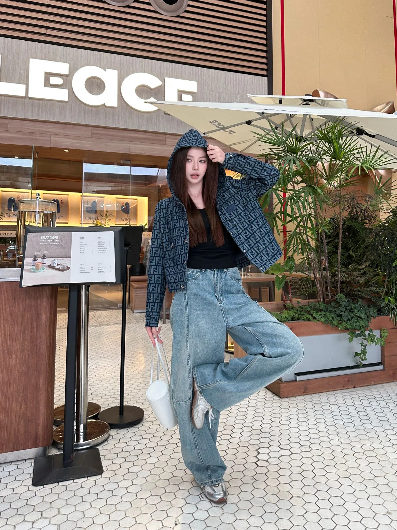 Куртки И Пуховики Женские Fendi 18501778