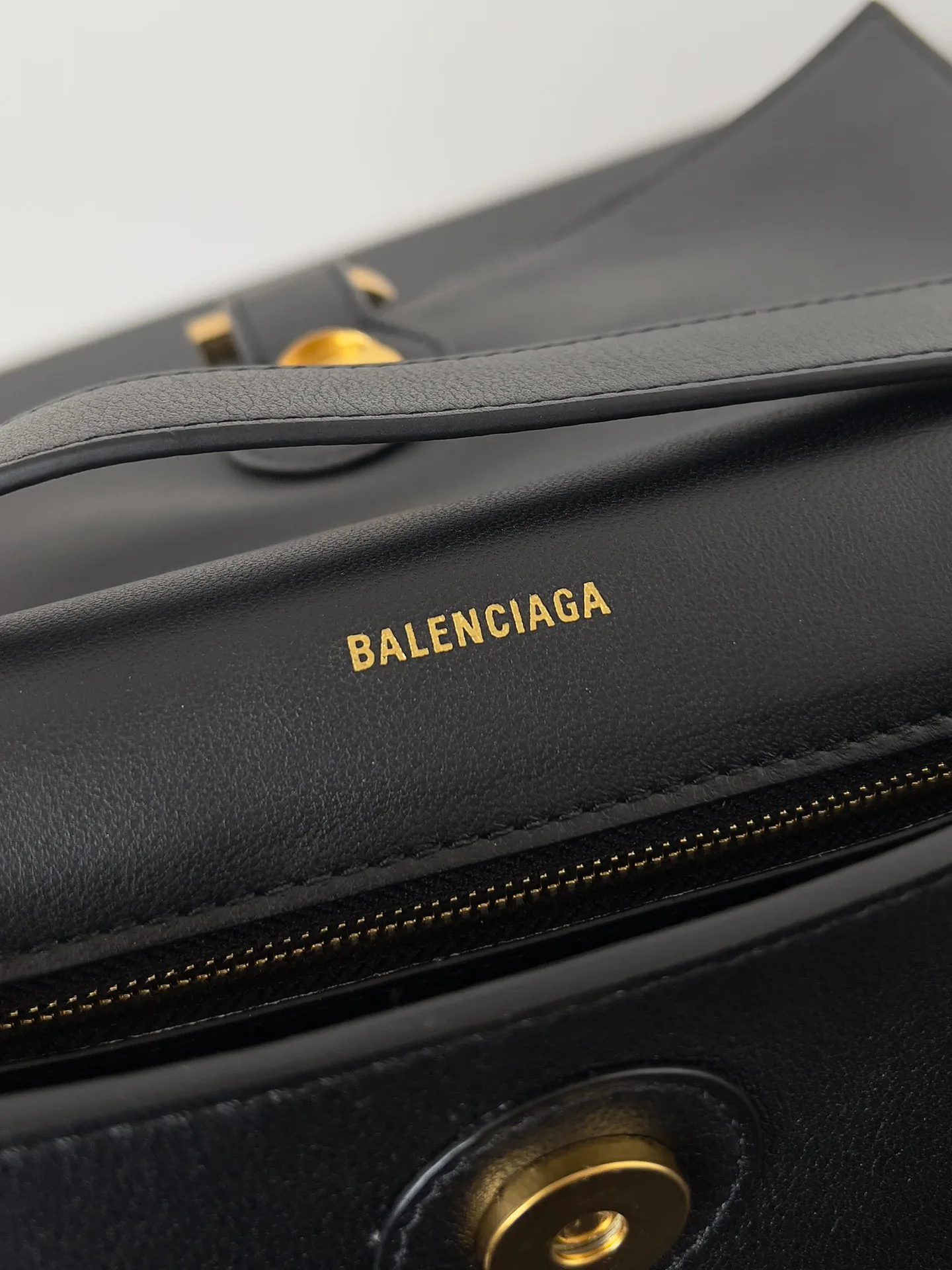 Сумки На Ремне Женские Balenciaga 368795