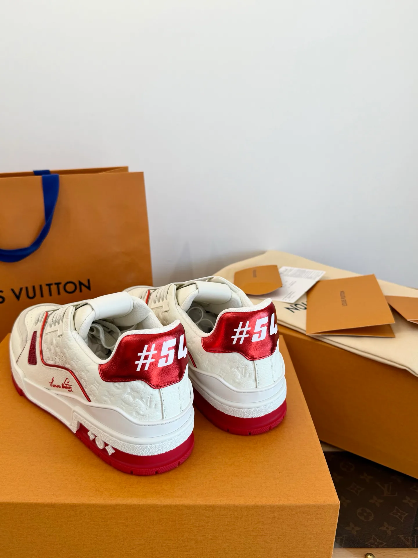 Кроссовки Женские Louis Vuitton 18547388