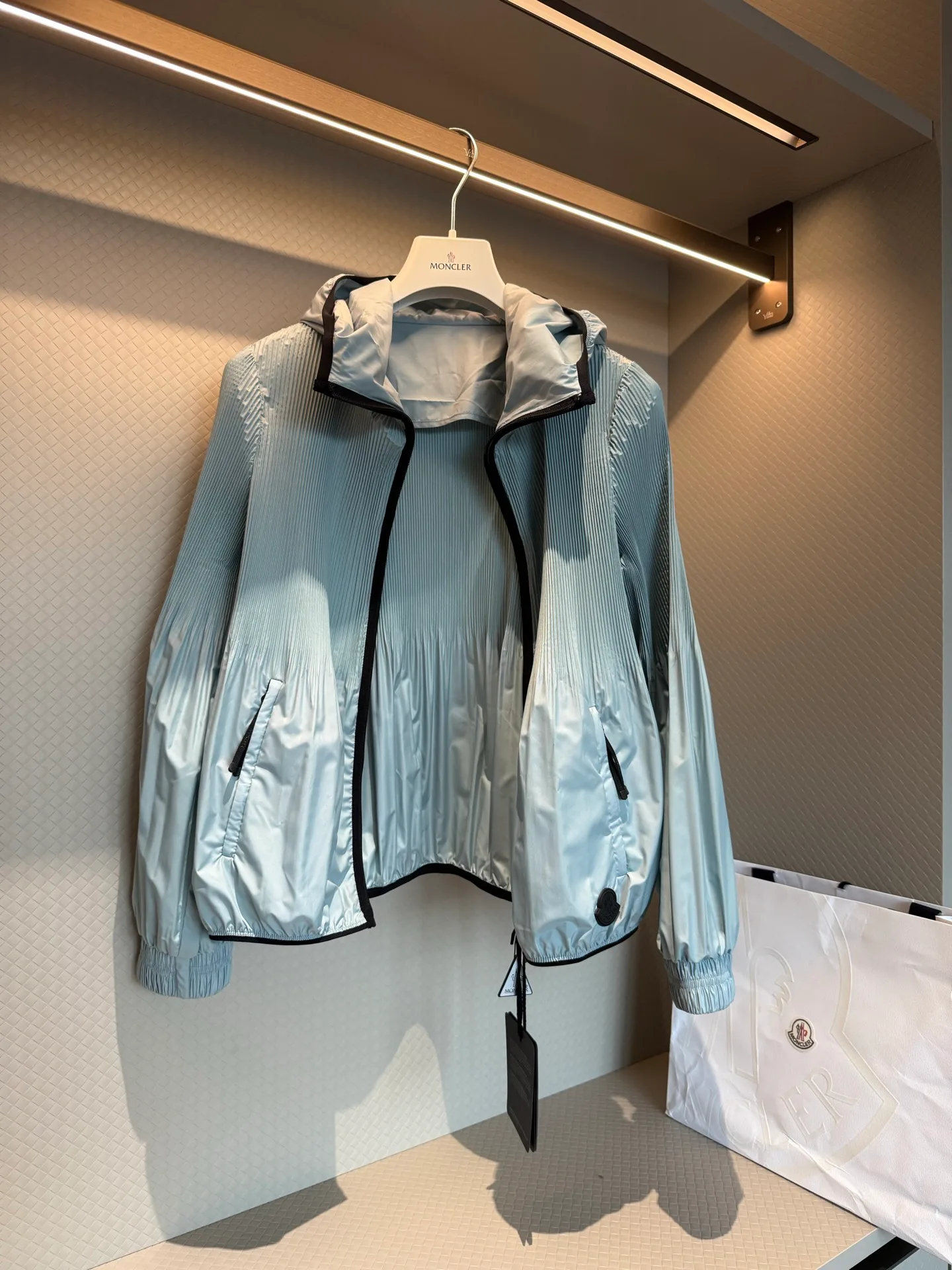 Куртки И Пуховики Женские Moncler 10464073