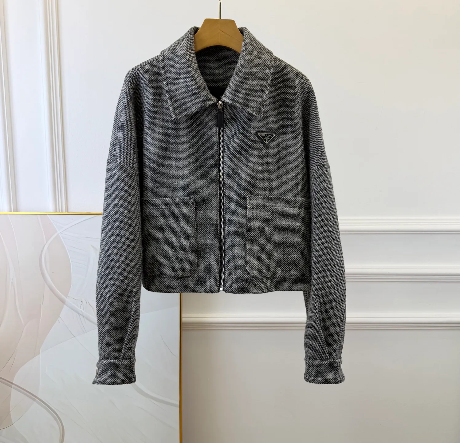 Куртки И Пуховики Женские Prada 18276383