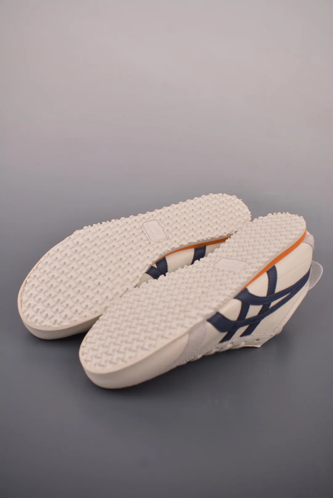 Кроссовки Женские Asics 18562052