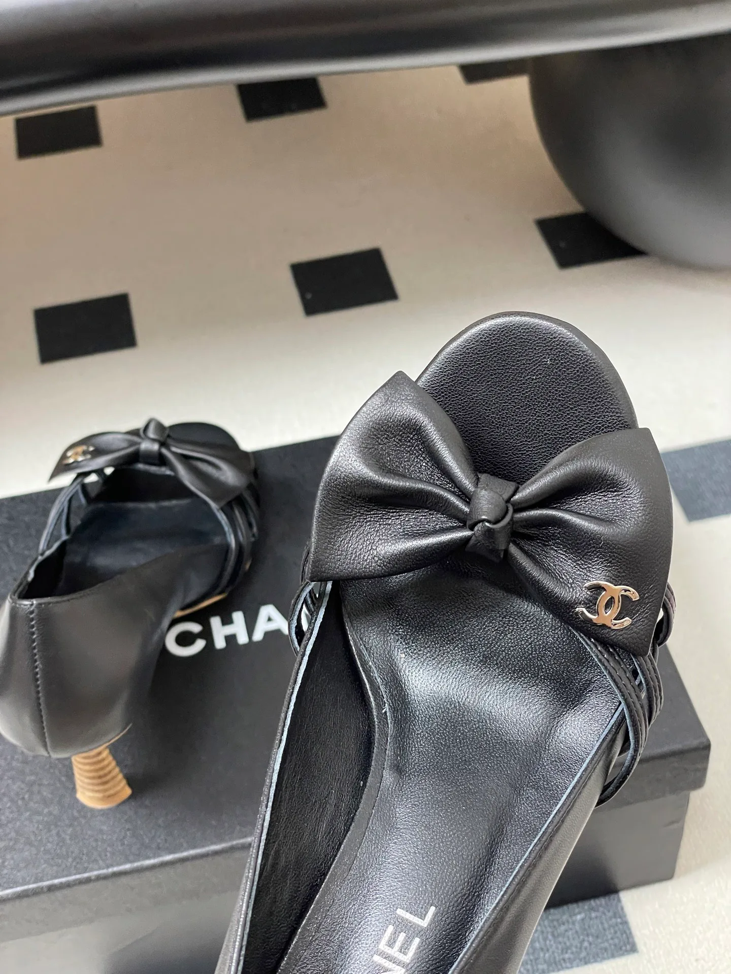 Босоножки Женские Chanel 13343829