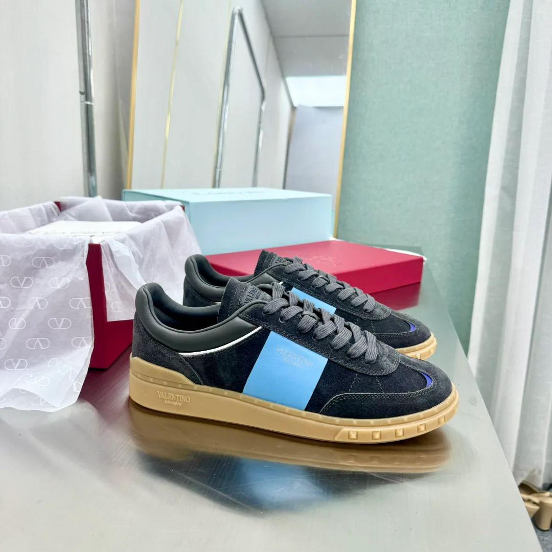 Кроссовки Женские Valentino 17904310