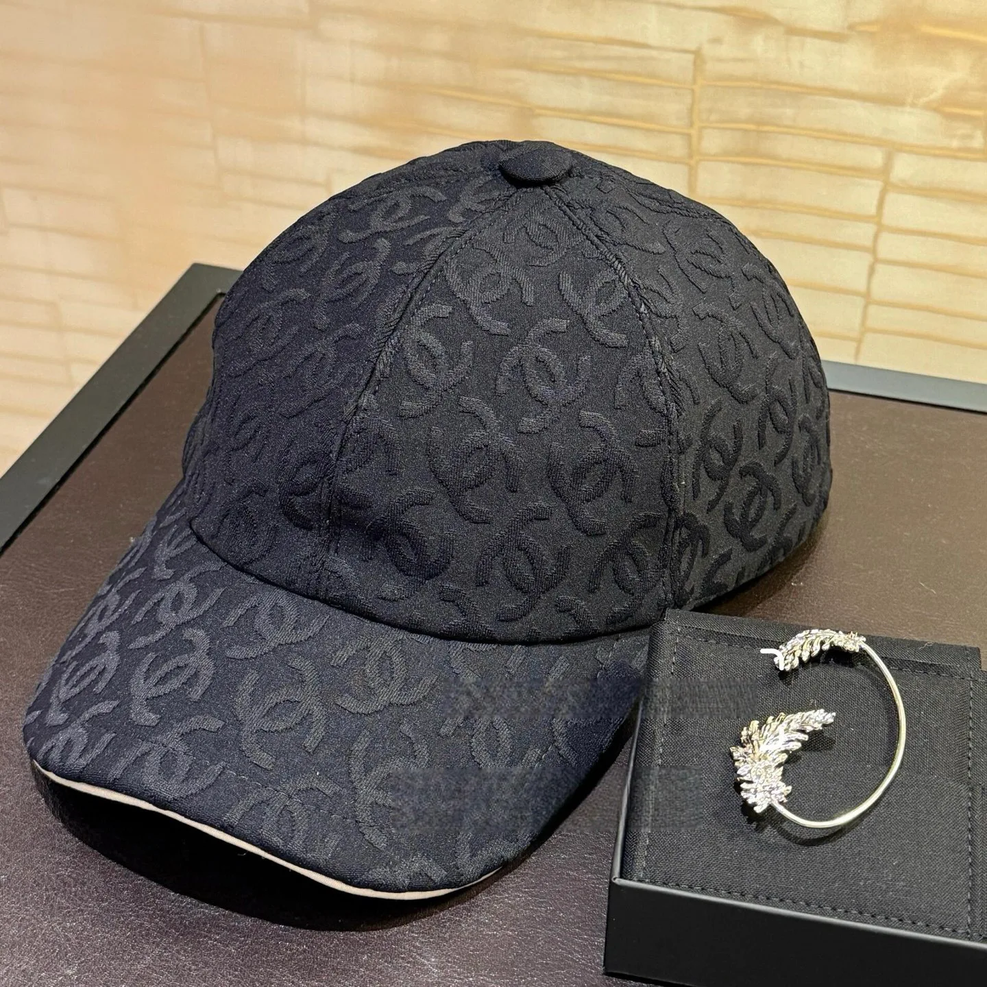 Головные Уборы Chanel 10420511