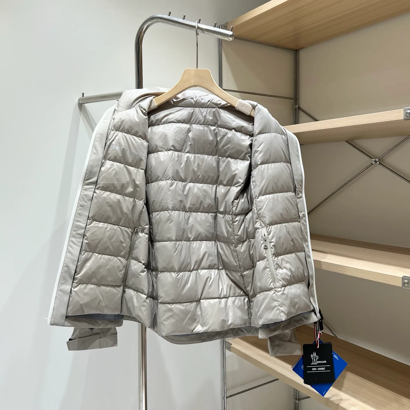 Куртки И Пуховики Женские Moncler 18131363