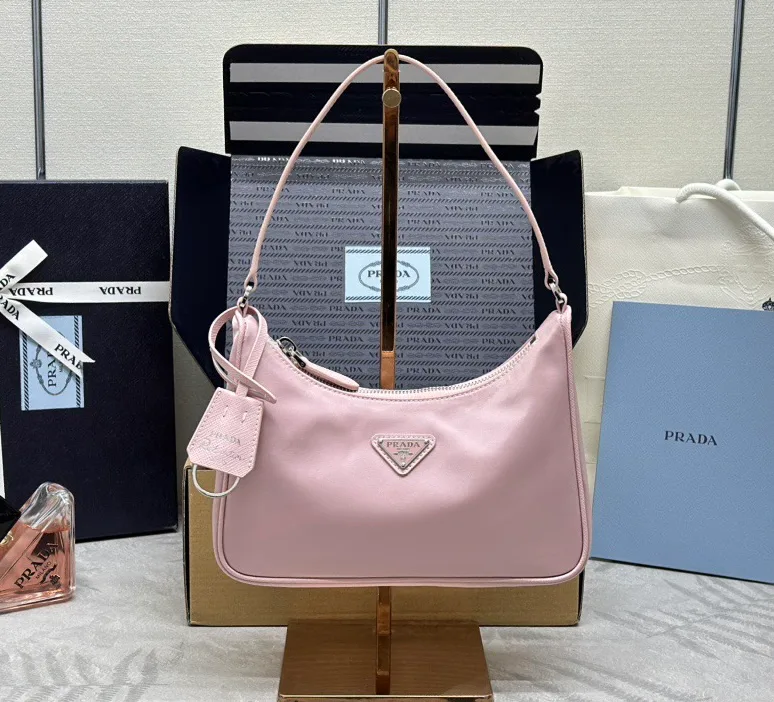 Сумки На Ремне Женские Prada 11682041