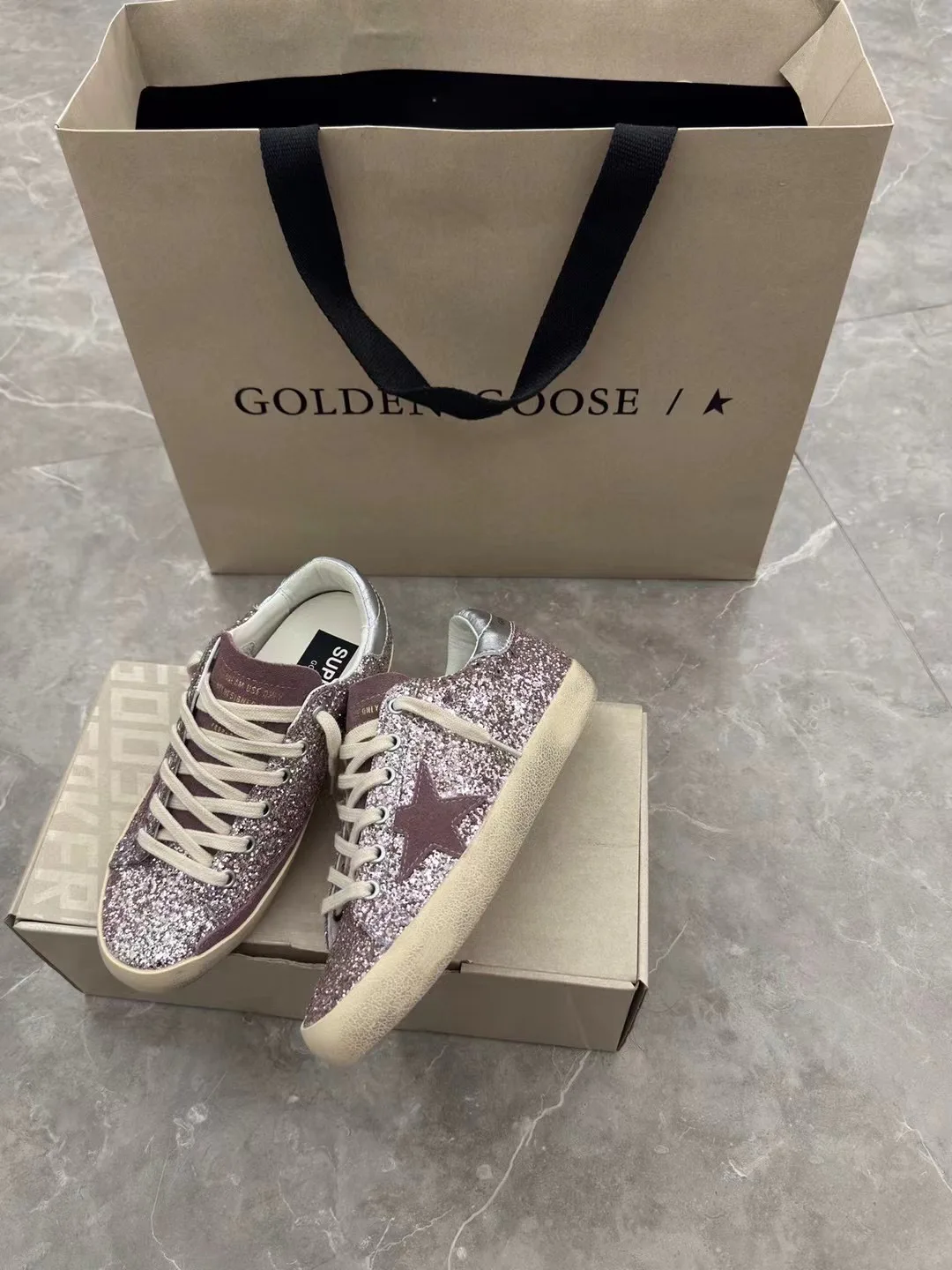 Кроссовки Женские Golden Goose 18265592
