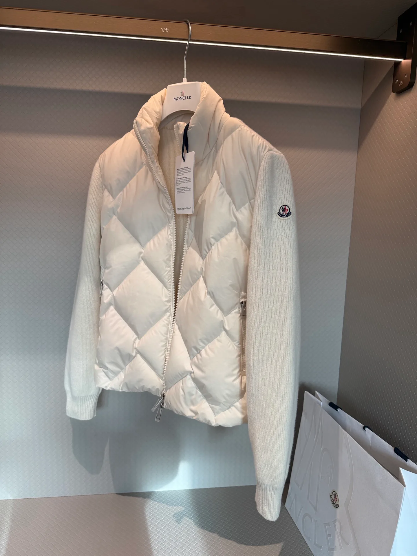 Куртки И Пуховики Женские Moncler 18692543