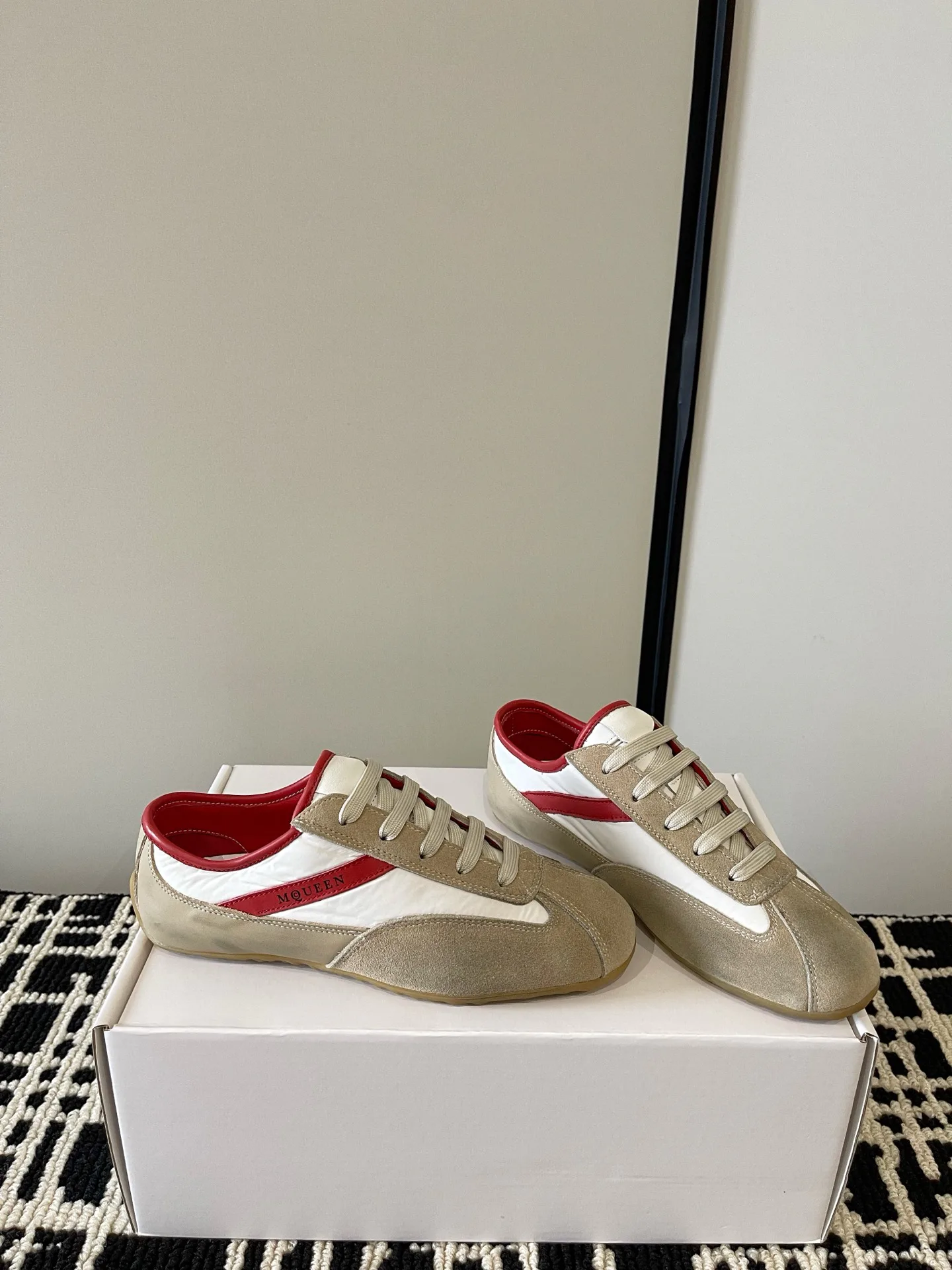 Кроссовки Женские Alexander Mcqueen 18386253